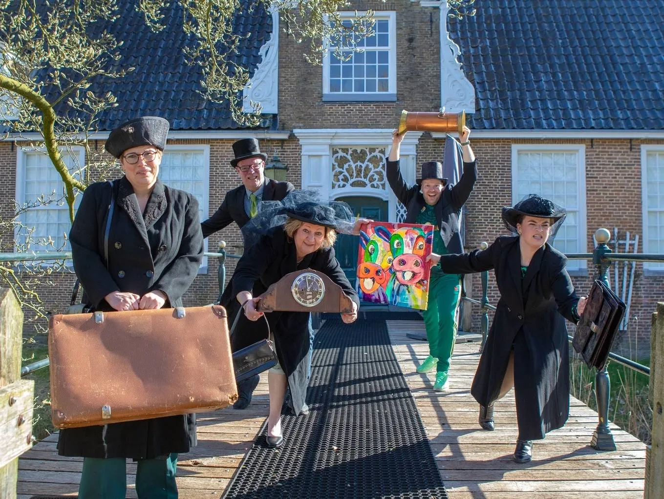 Openluchtspel  in Ruinen  met stuk ‘Met de mond vol tanden’