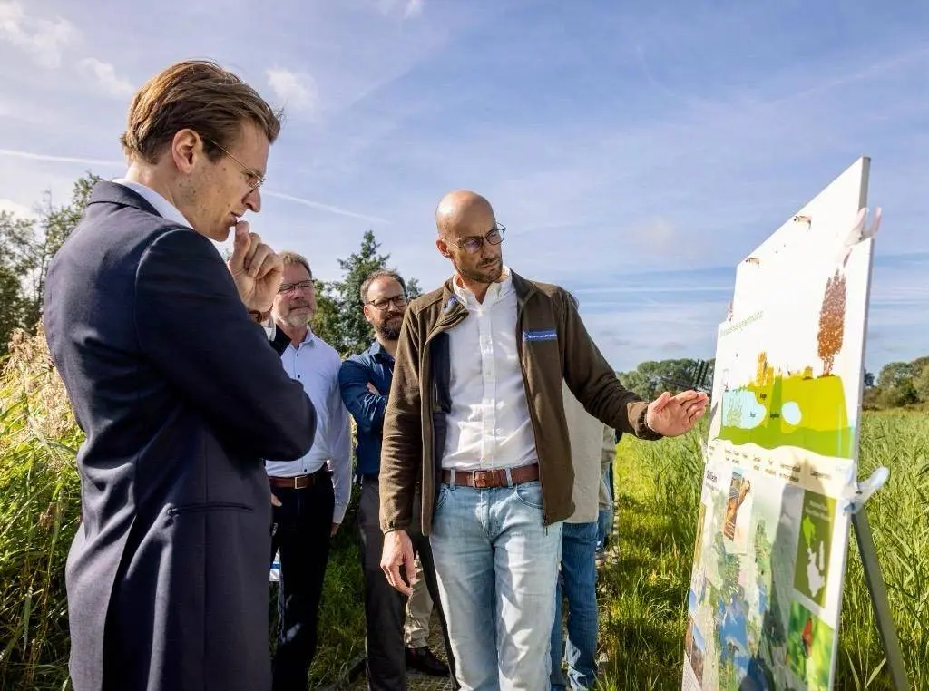 Wieden Bezoek minister Jaimi van Essen
