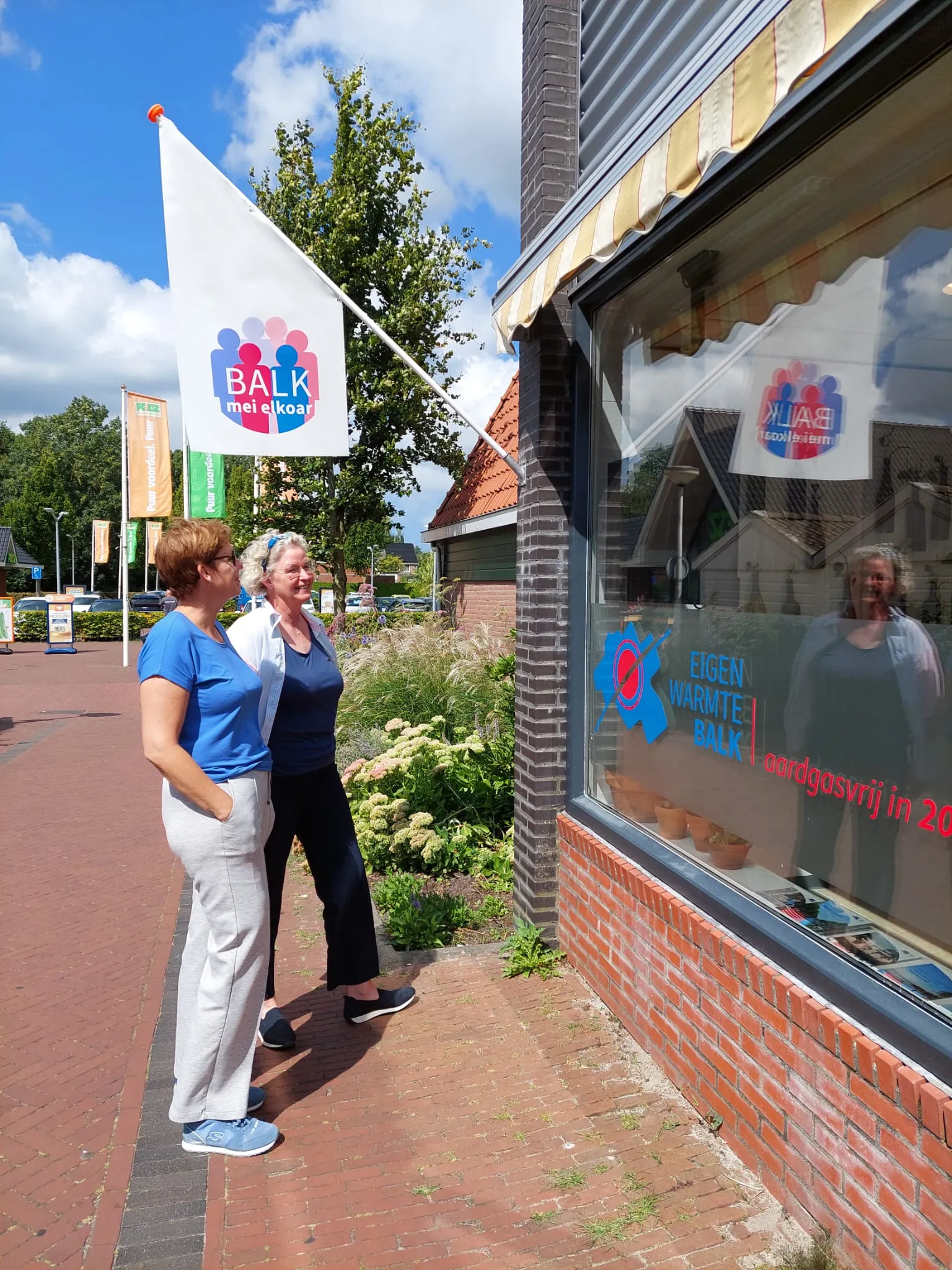 beeldscherm met sociaal culturele agenda eigen warmte balk