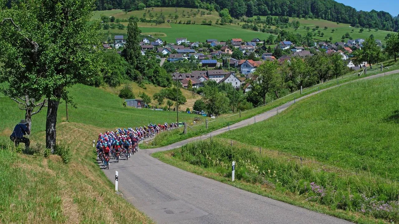 cycling race 7266512 1280