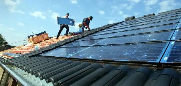 e8i57n6em2wetug6r8l3n0io7-zonnepanelen-leggen