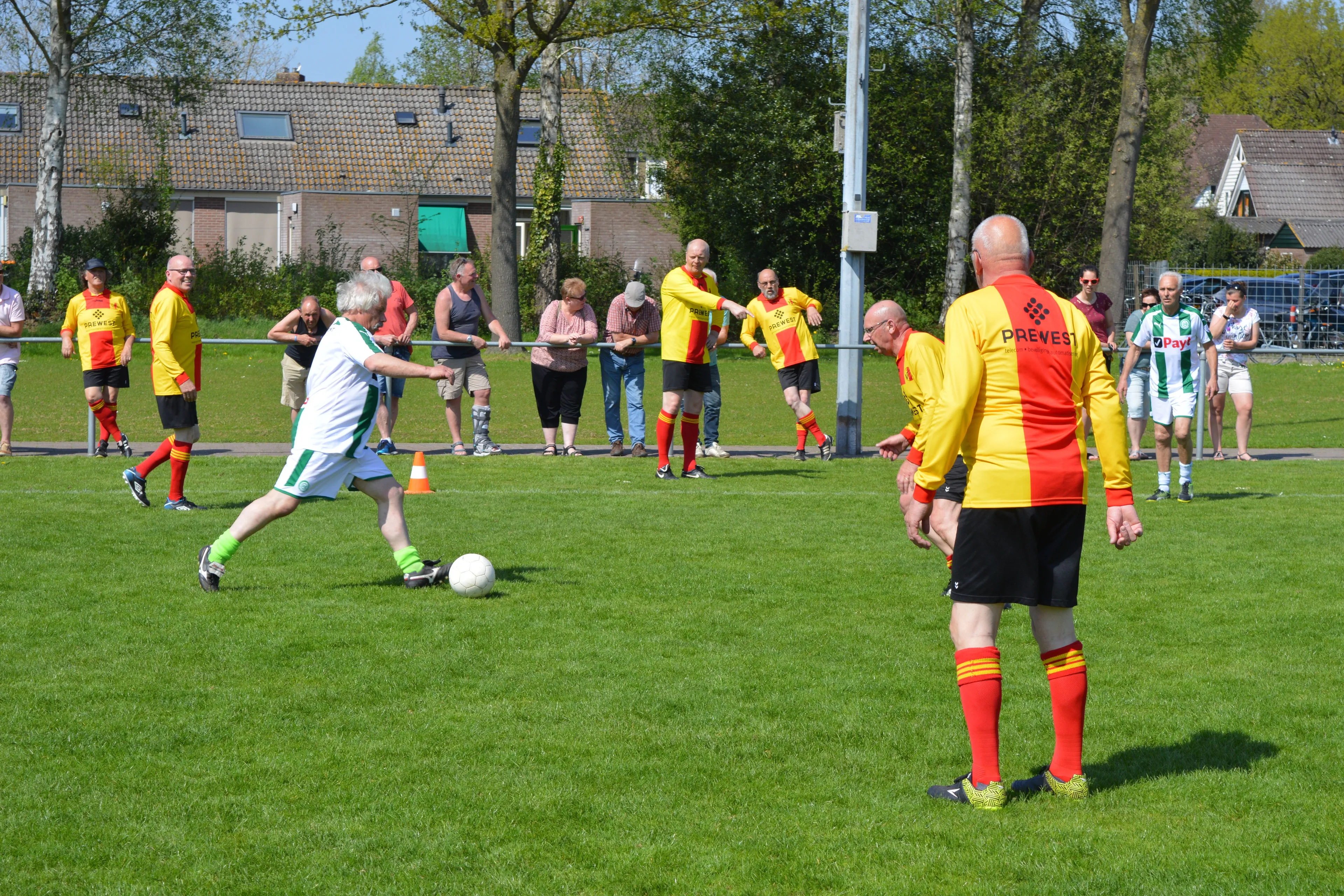 pn20042018-walking-football-koekange3