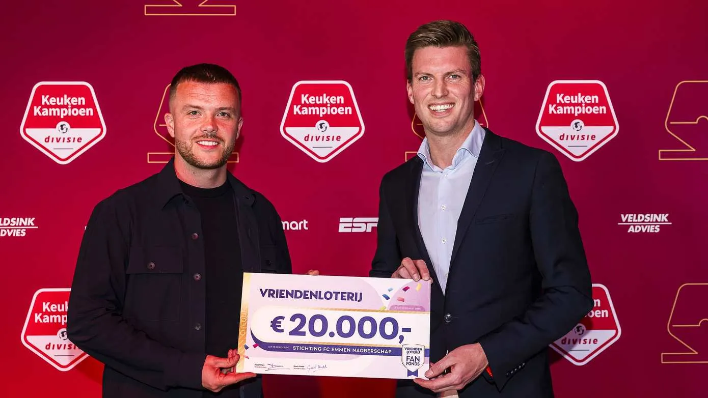 Stichting FC Emmen Naoberschap werd verrast met een toekenning uit het VriendenLoterij FanFonds tijdens het Kampioensdiner