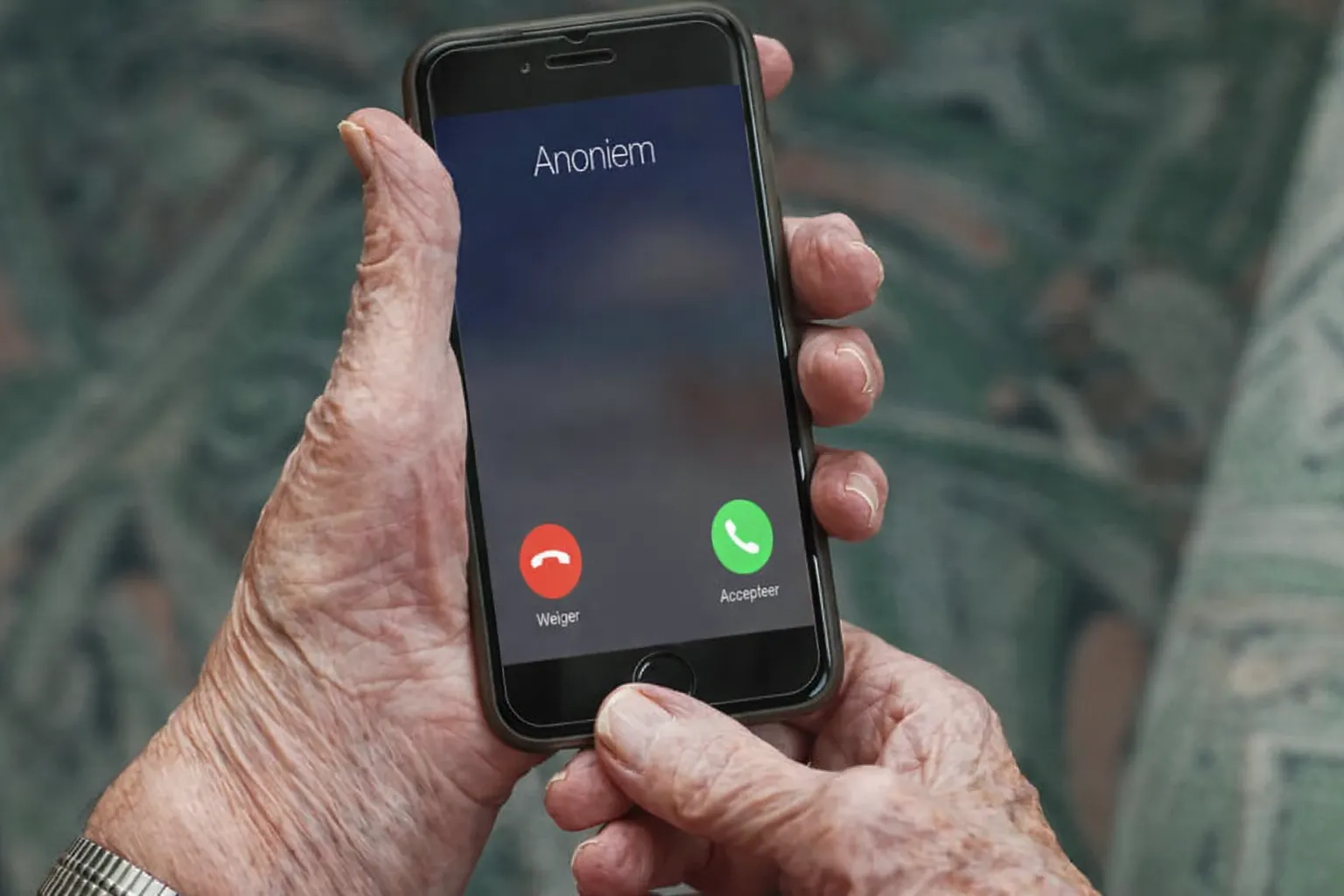 telefoon-bejaarde-anoniem-bellen