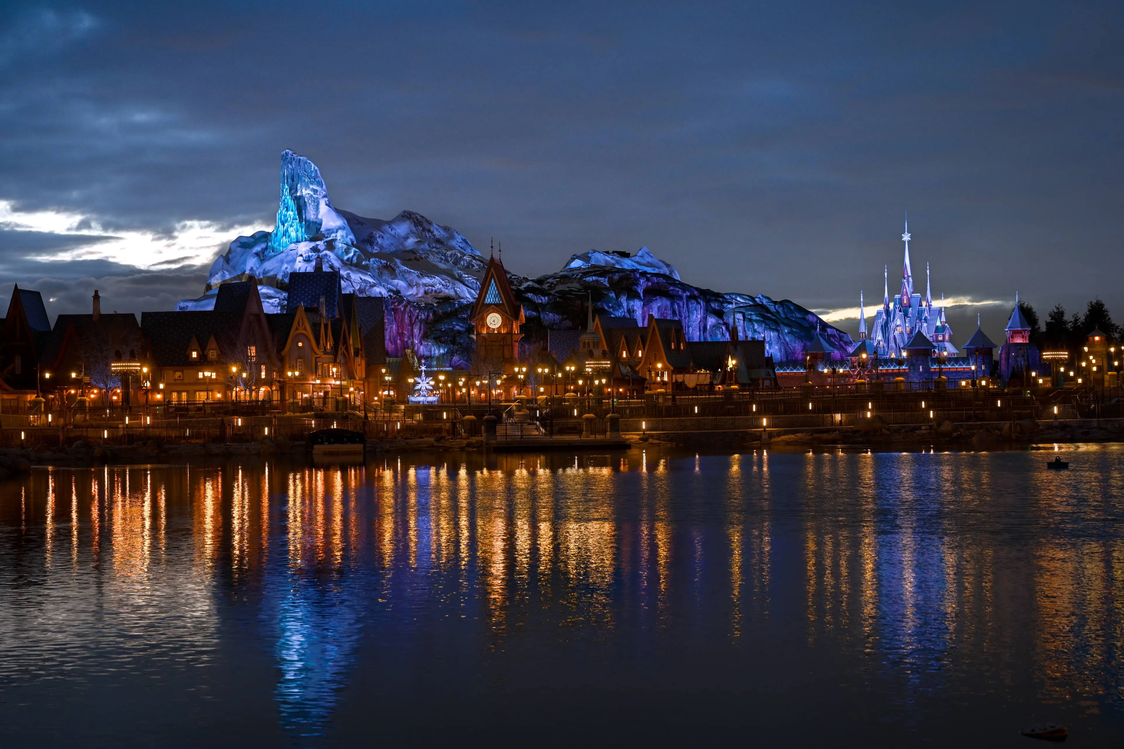 Disneyland Paris opent World of Frozen in Disney Adventure World in 2026