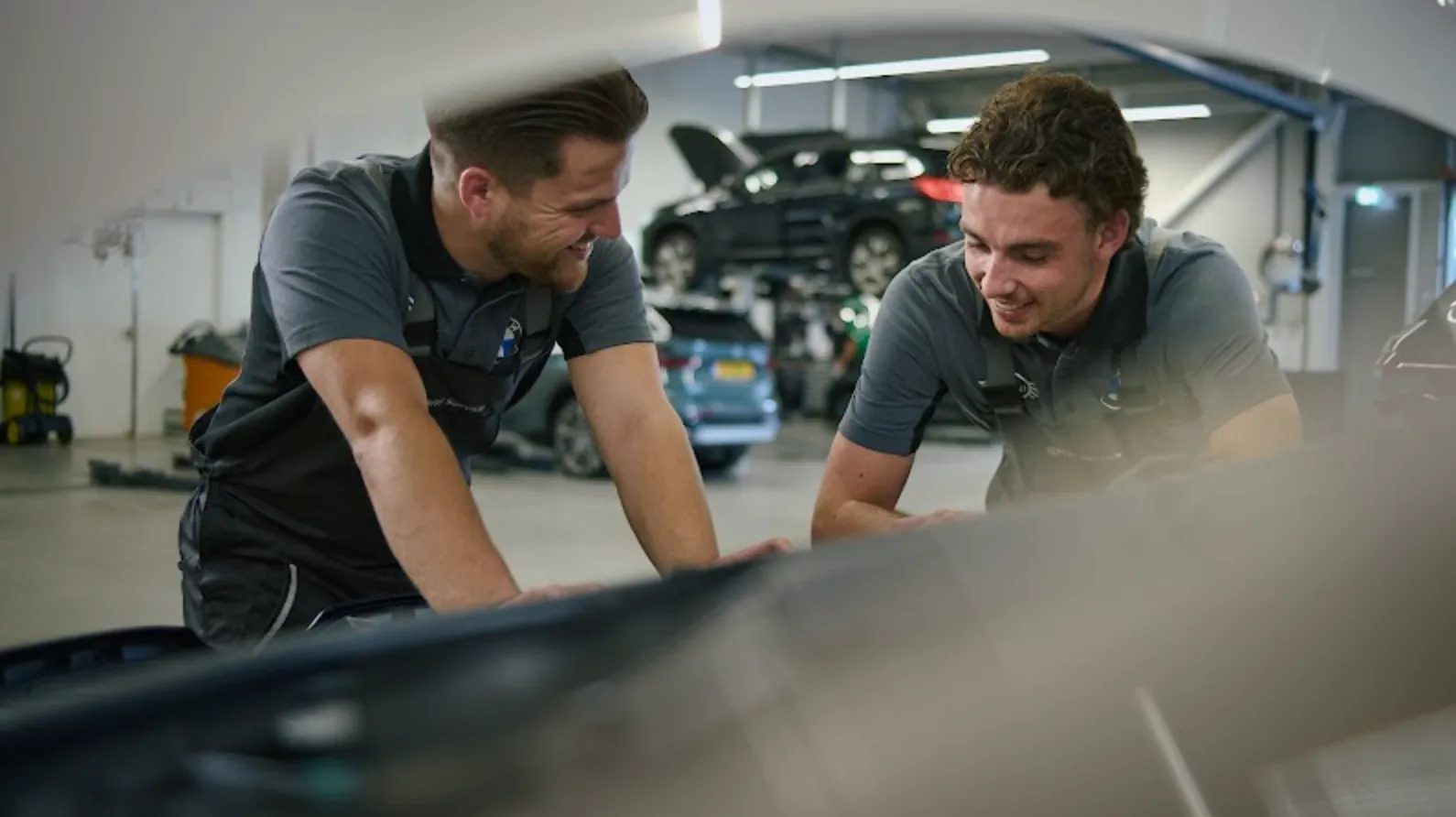 BMW werft automonteurs via Reddit om nijpend tekort te bestrijden