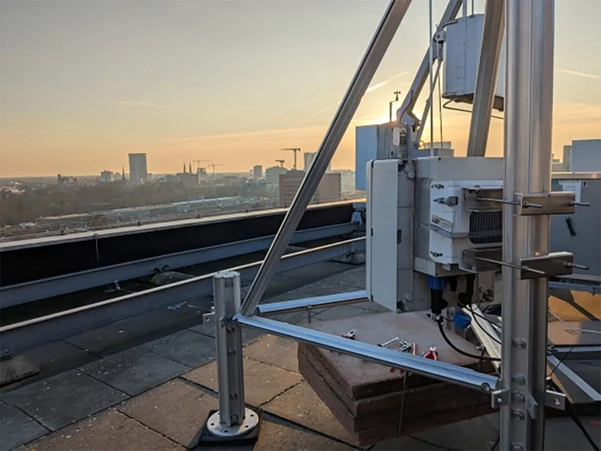 TU/e verbreekt snelheidsrecord met onzichtbare dataverbinding boven Eindhoven