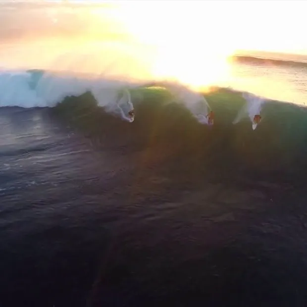 Mooie beelden surfers in Hawai, opgenomen met een Drone & GoPro