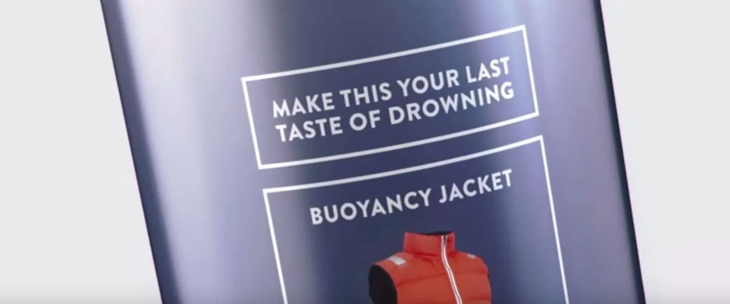 Zeewater als frisdrank, de manier om reddingsvesten te verkopen
