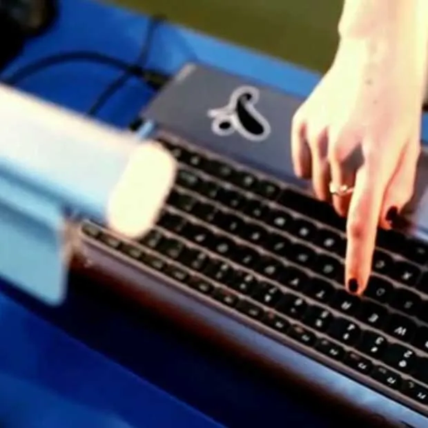 verander elk oppervlak in een touchpad