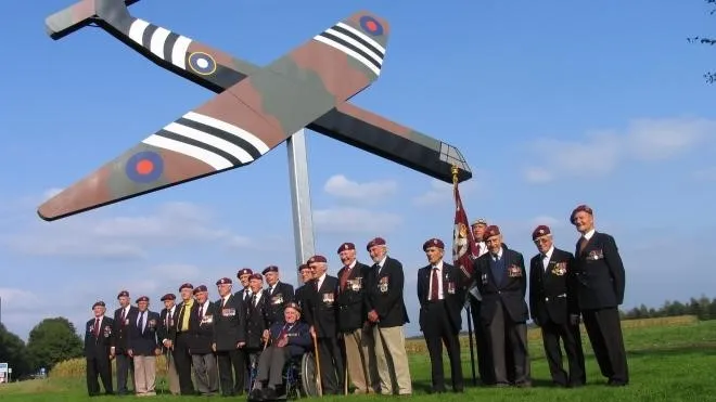 glider monument