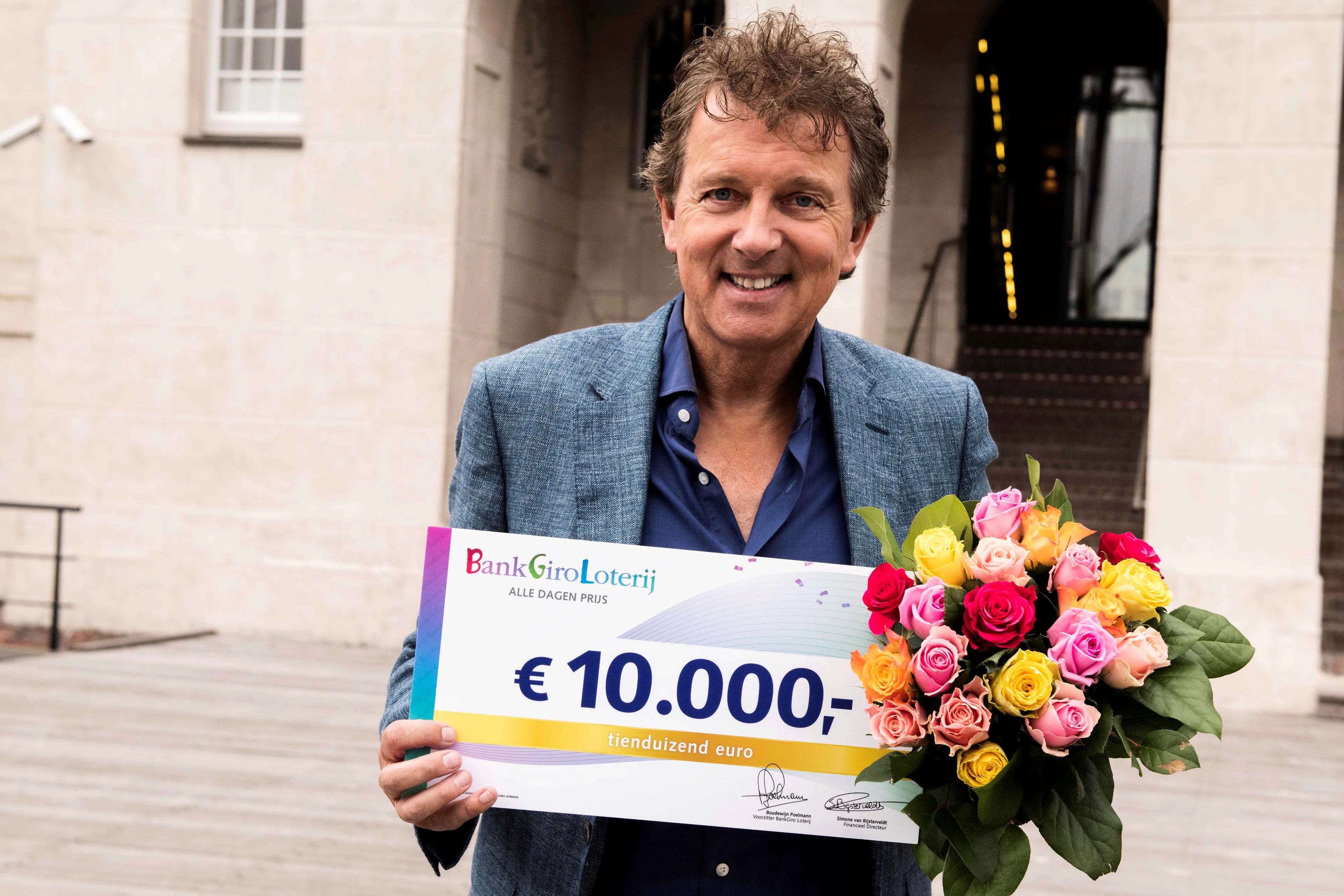 stockfoto bankgiro loterij ambassadeur robert ten brink 10000 euro