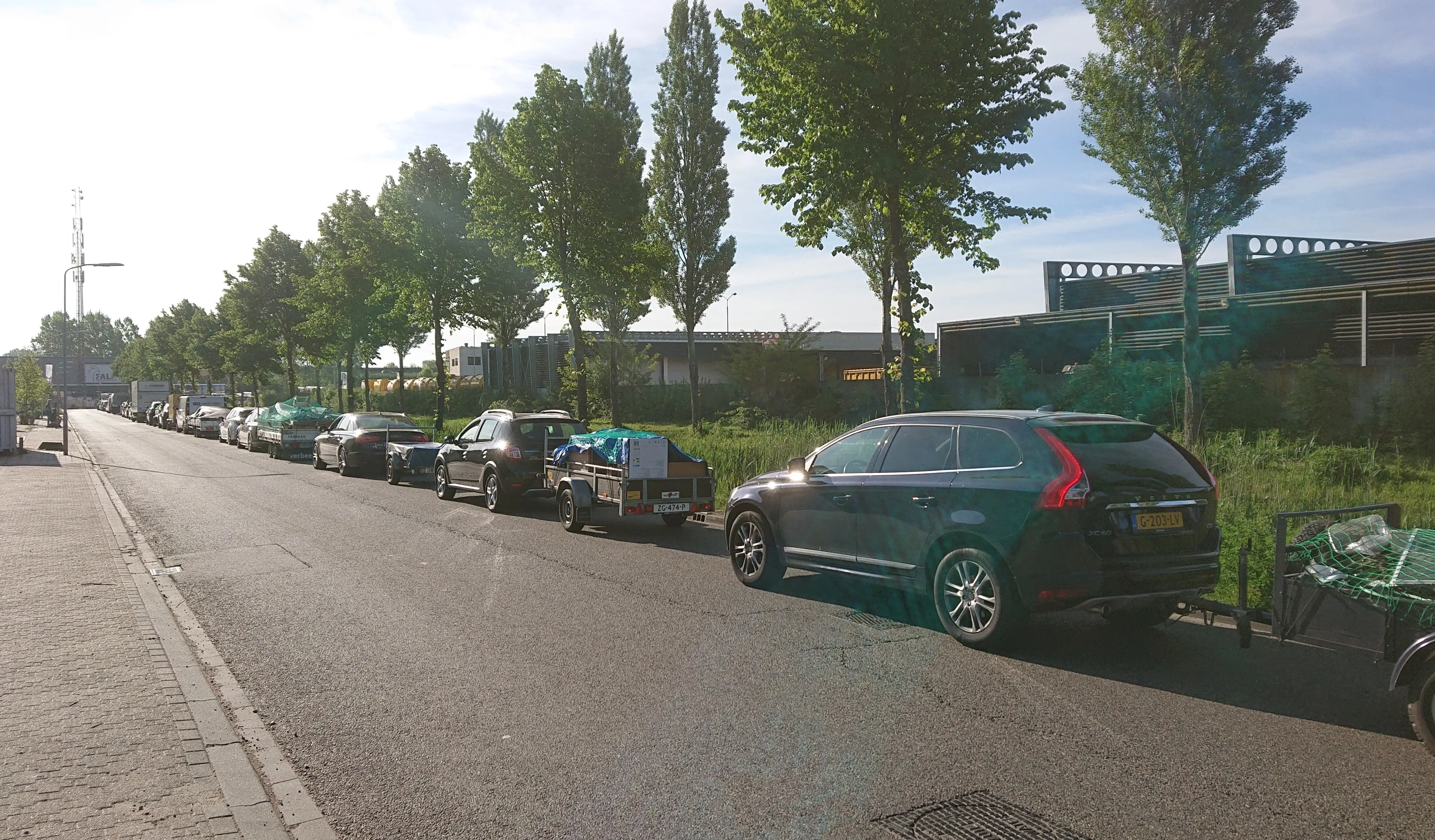 wachtrij bij vuilstort ede