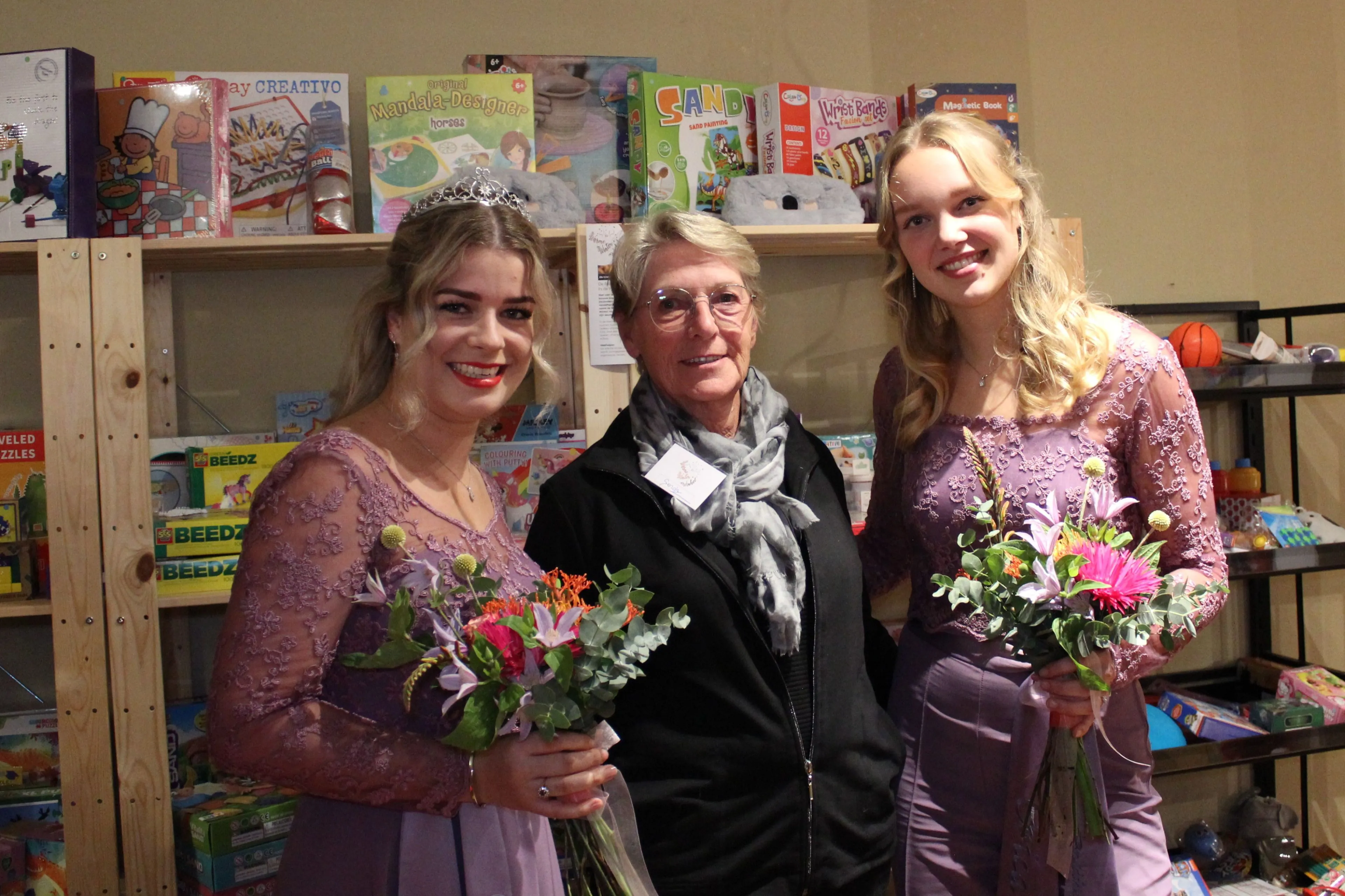 gerda van bergen met heidehoogheden chris ouboter 15 11 24