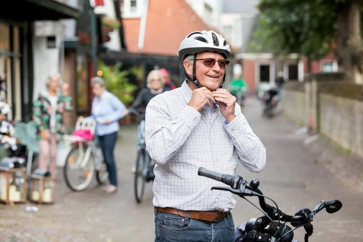 doortrappen man fietshelm