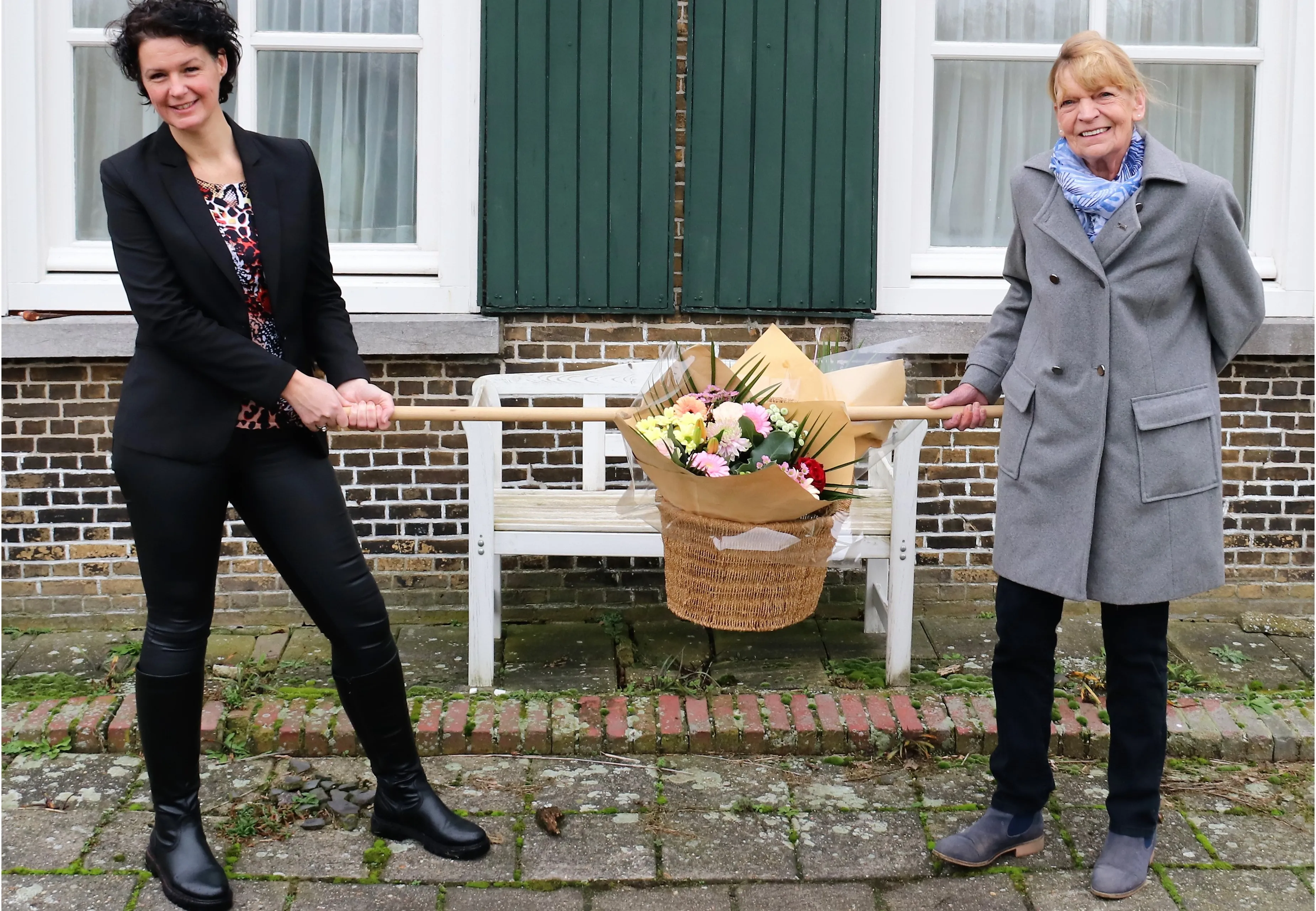 lia boeren denise huijbregts symbolische overdracht stokje wordt doorgegeven full