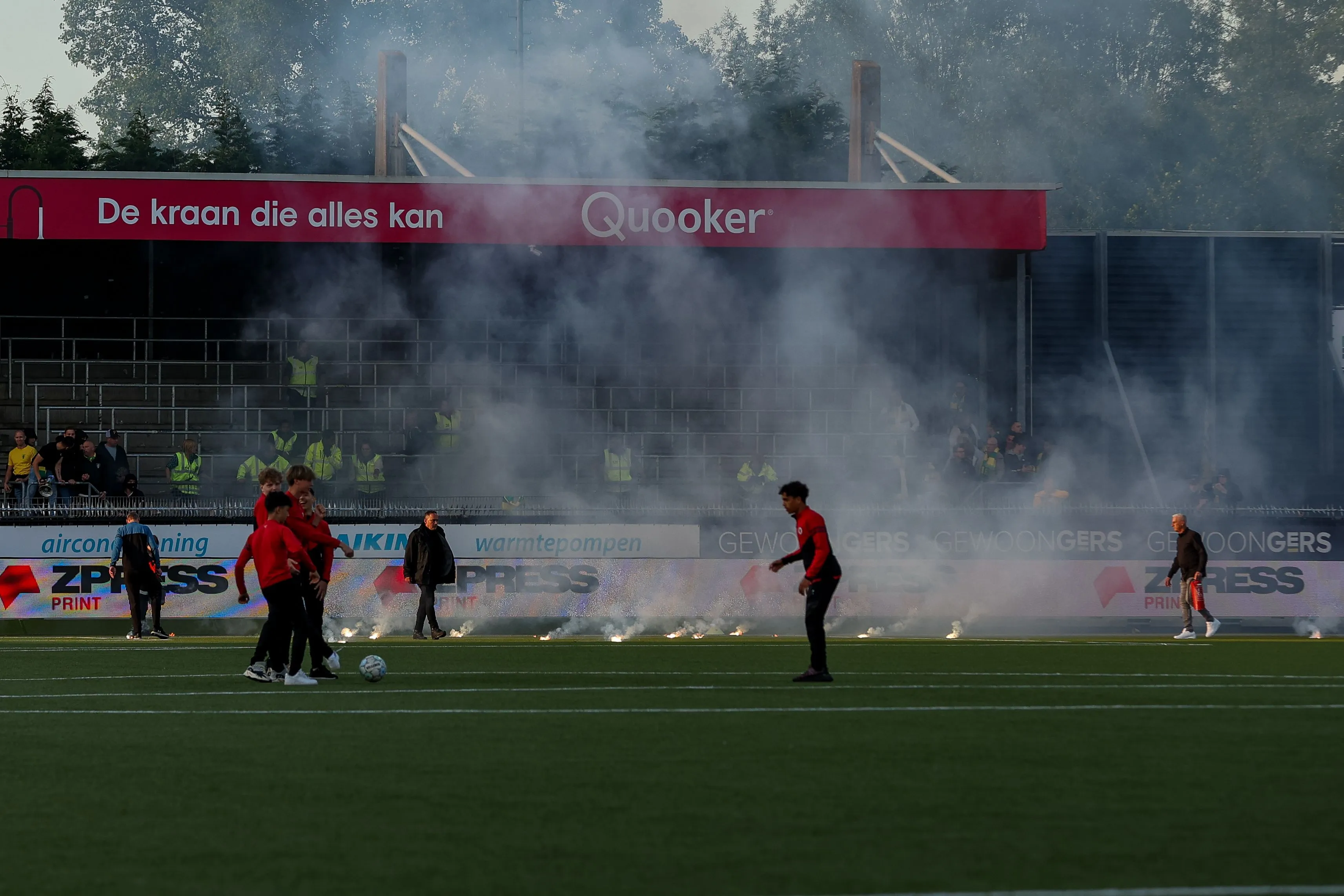 ADO-directeur met het schaamrood op de kaken: 'Schaam me kapot voor onze supporters'
