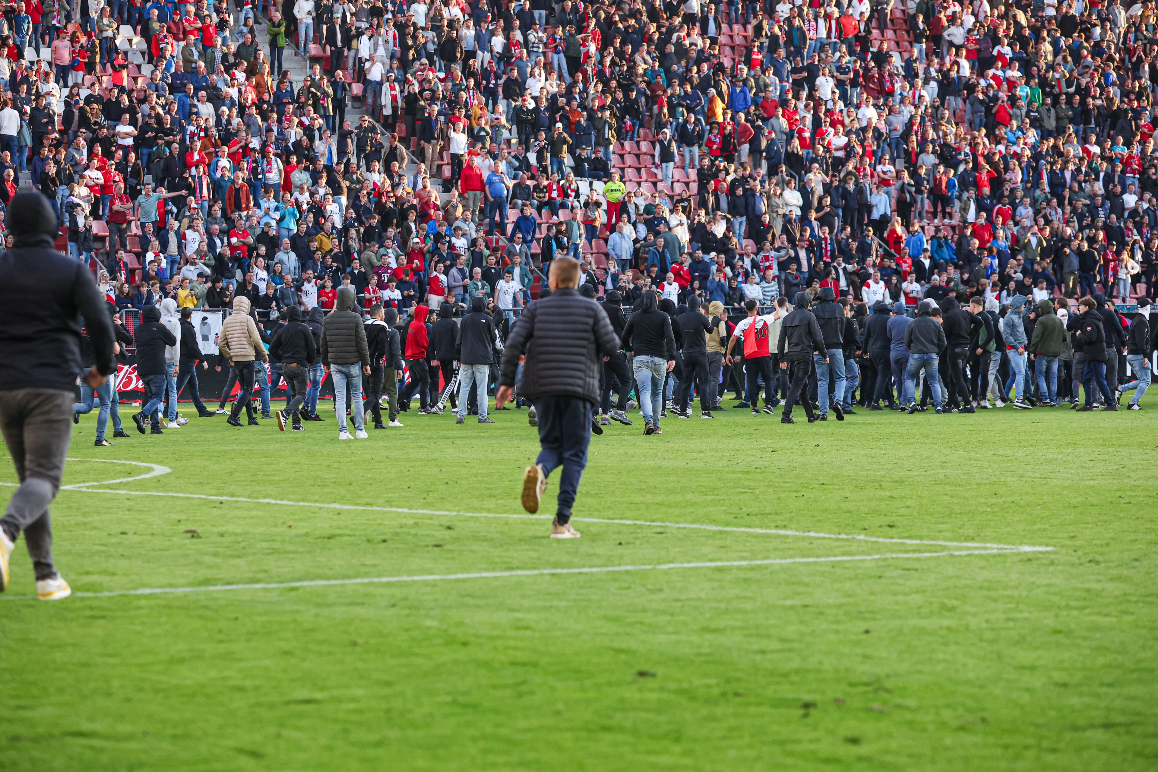 Play-offs finale in Utrecht eindigt in rellen, meerdere agenten gewond