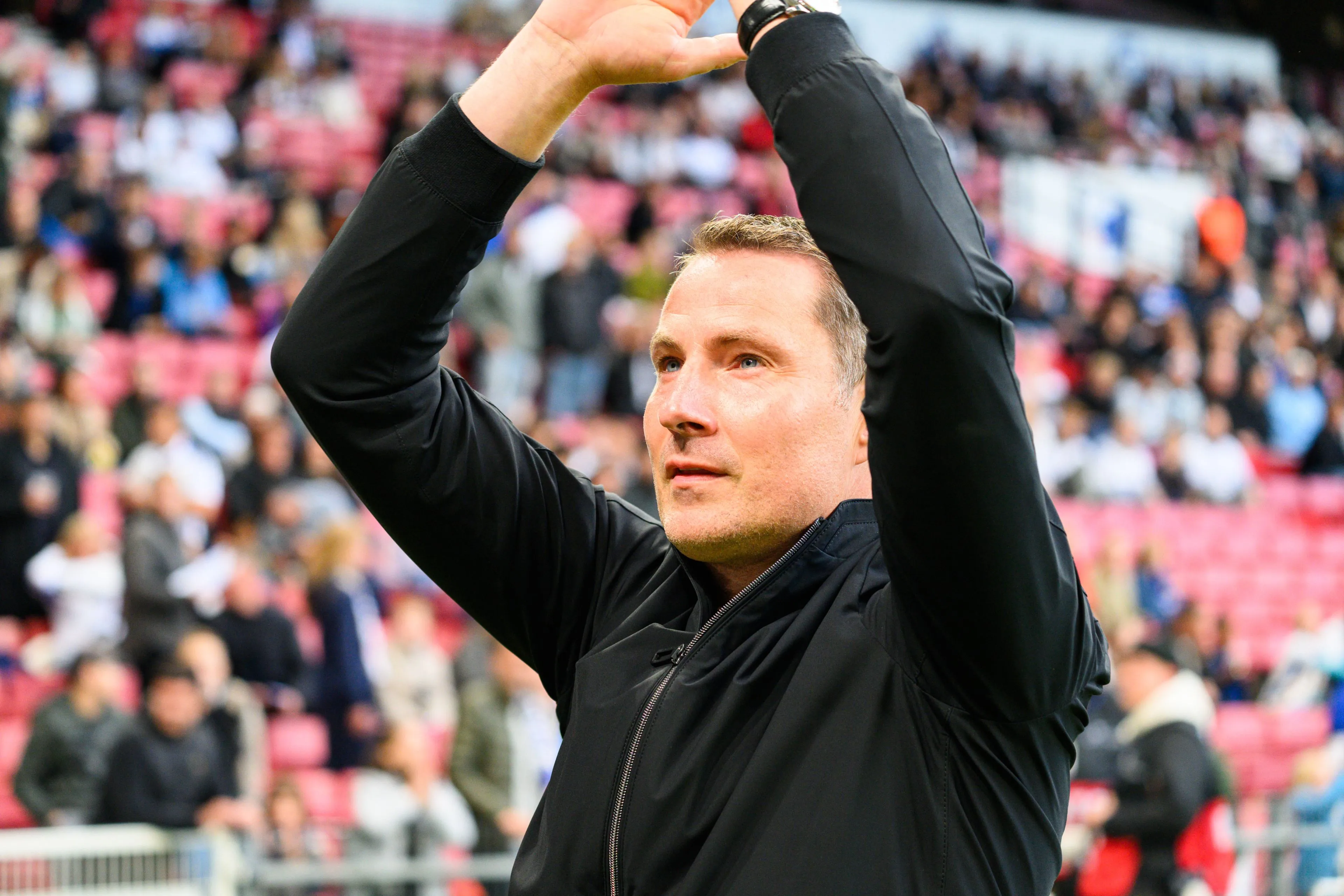 Feyenoord heeft nieuwe trainer binnen, Priske tekent voor drie jaar