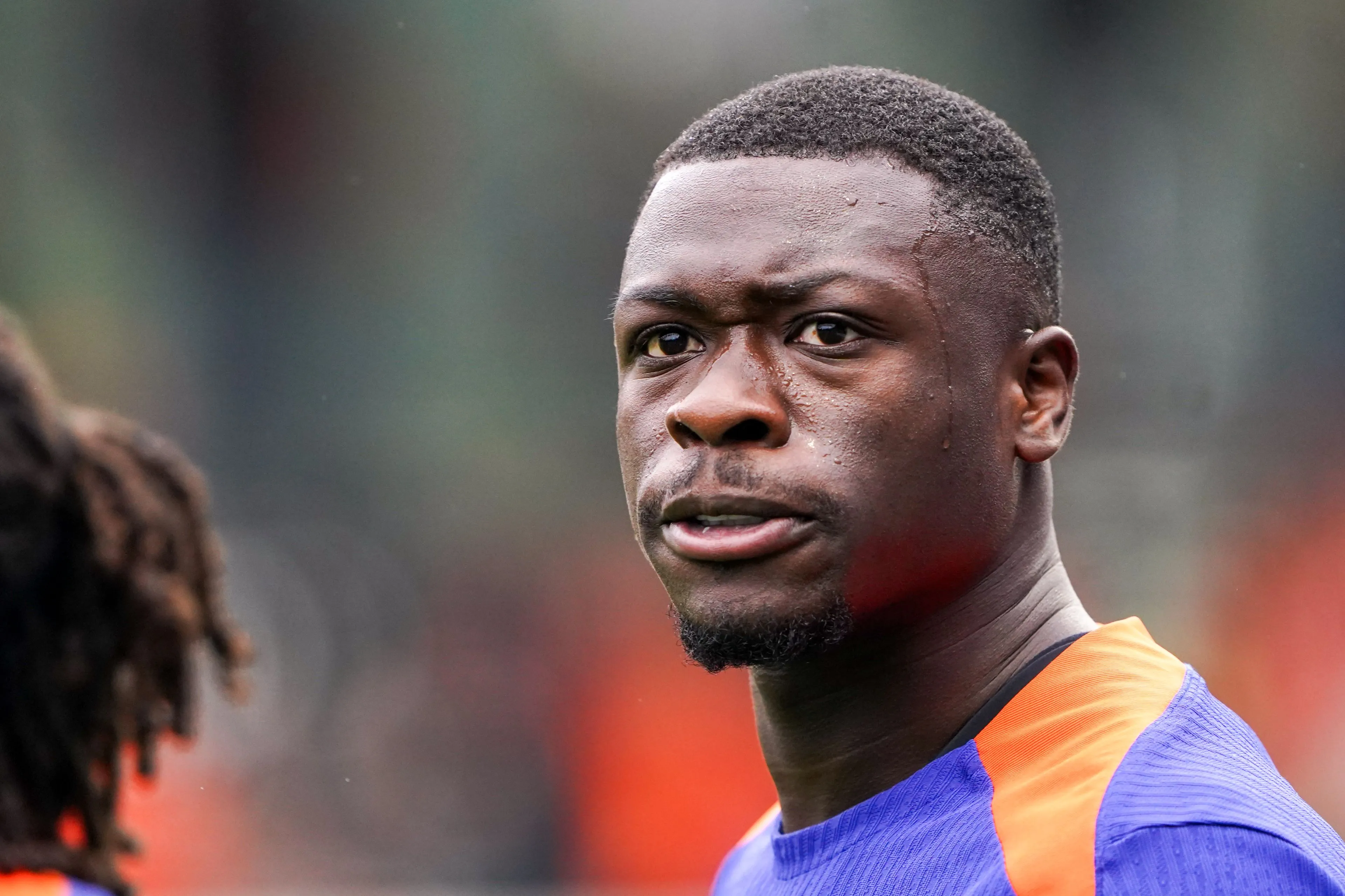 Brobbey hekelt kritiek Van Basten: 'Ik zie hem hier nooit, even serieus...'