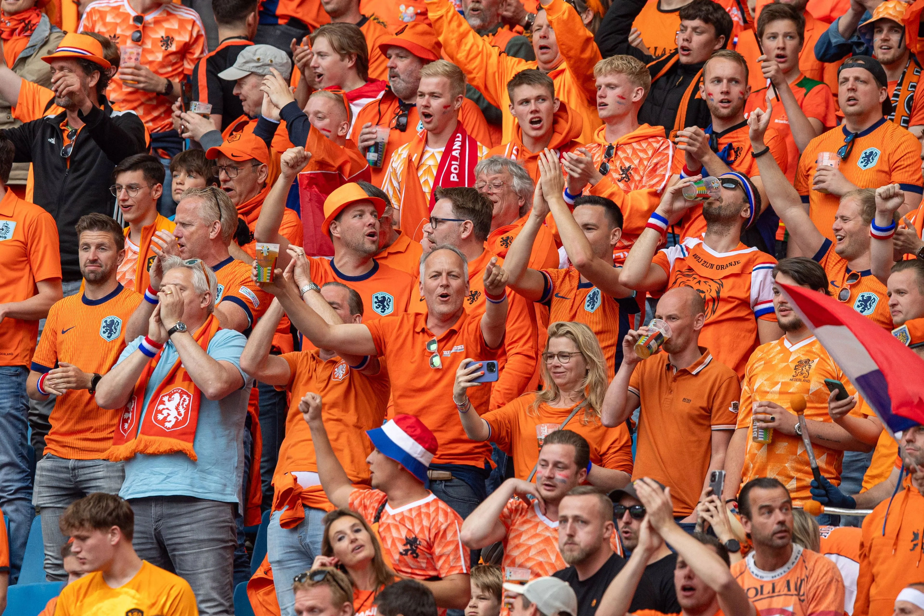 BREAKING: Oranje door naar knock-out fase EK