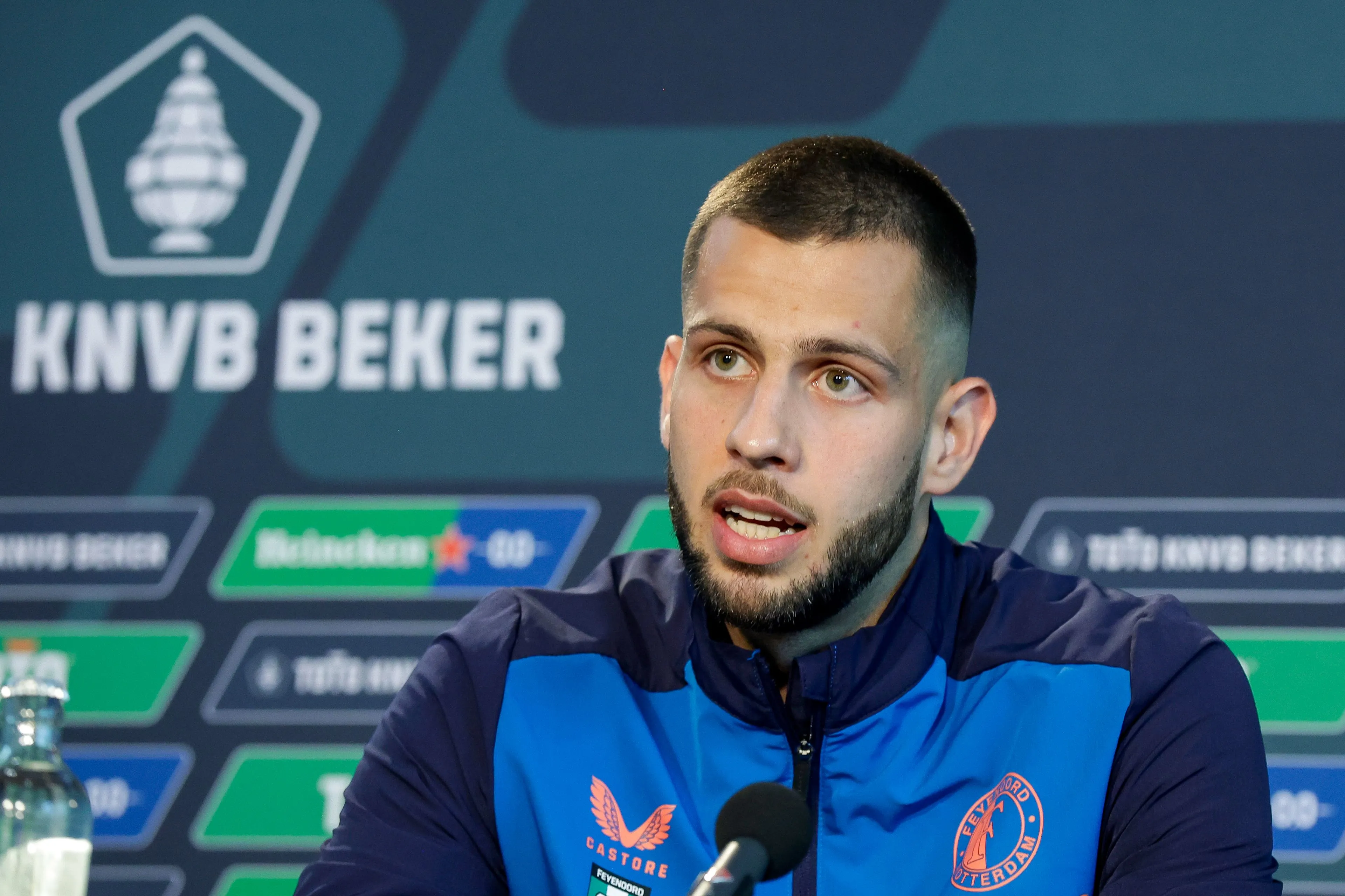Feyenoord en Atlético Madrid bereiken overeenkomst transfersom Hancko, speler moet tientallen miljoenen opleveren