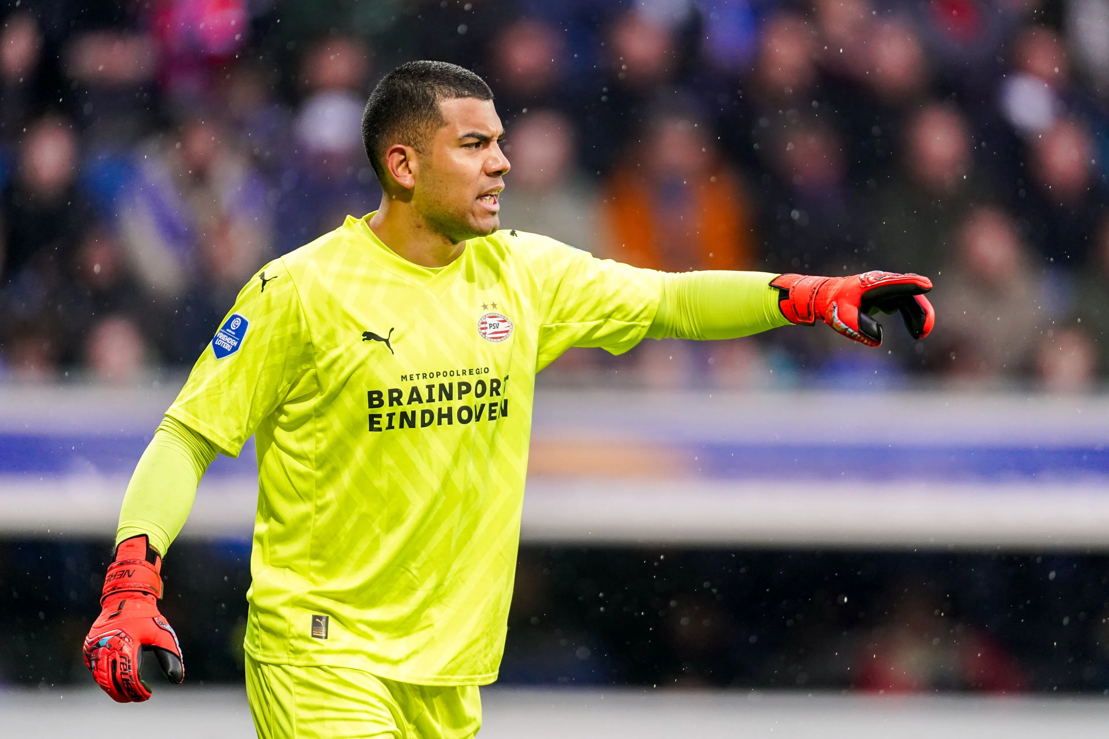 Atlético Madrid in gesprek met PSV-keeper Benítez, lang contract op tafel