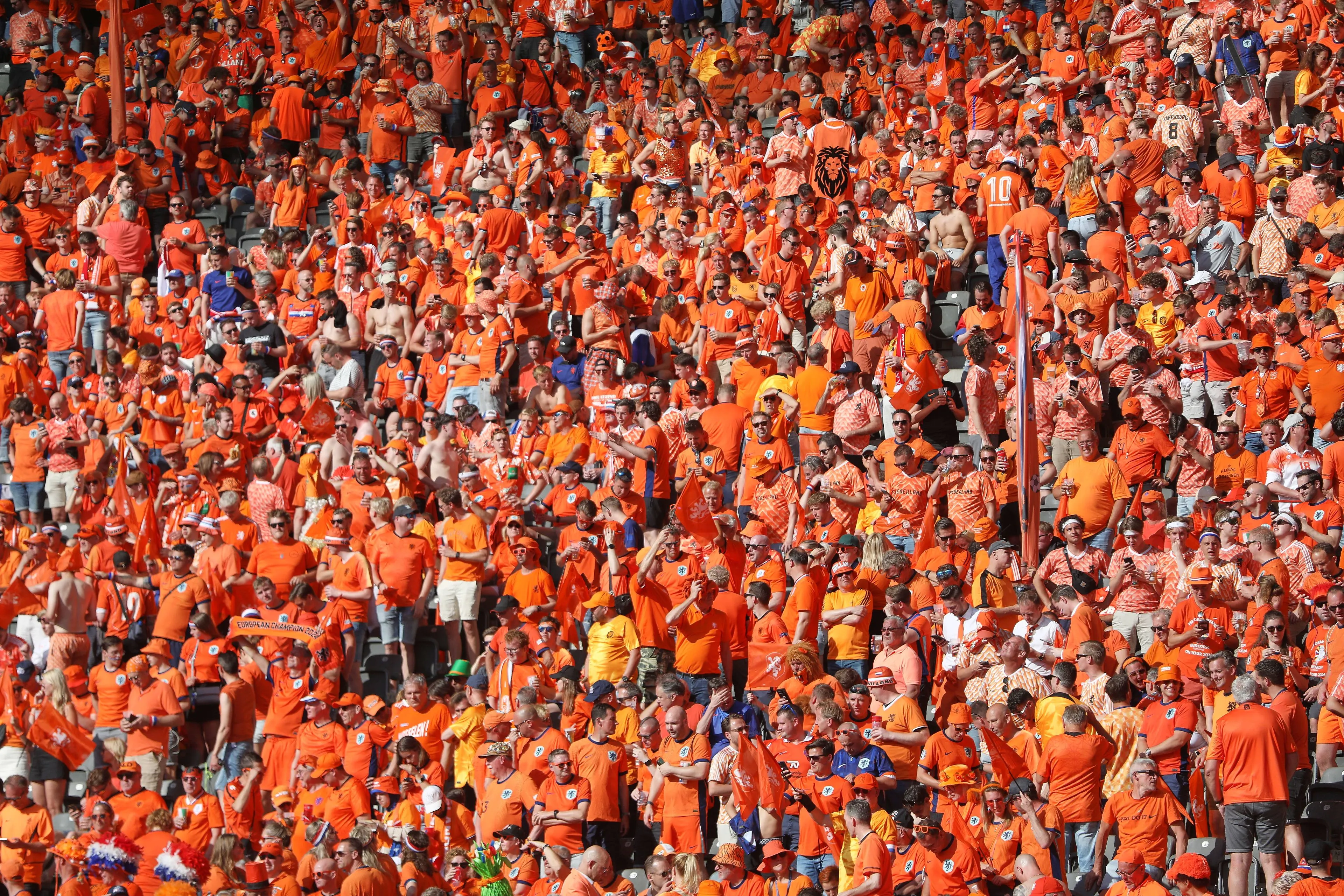 Oranjefans gaan record neerzetten, politie rekent op megadrukte