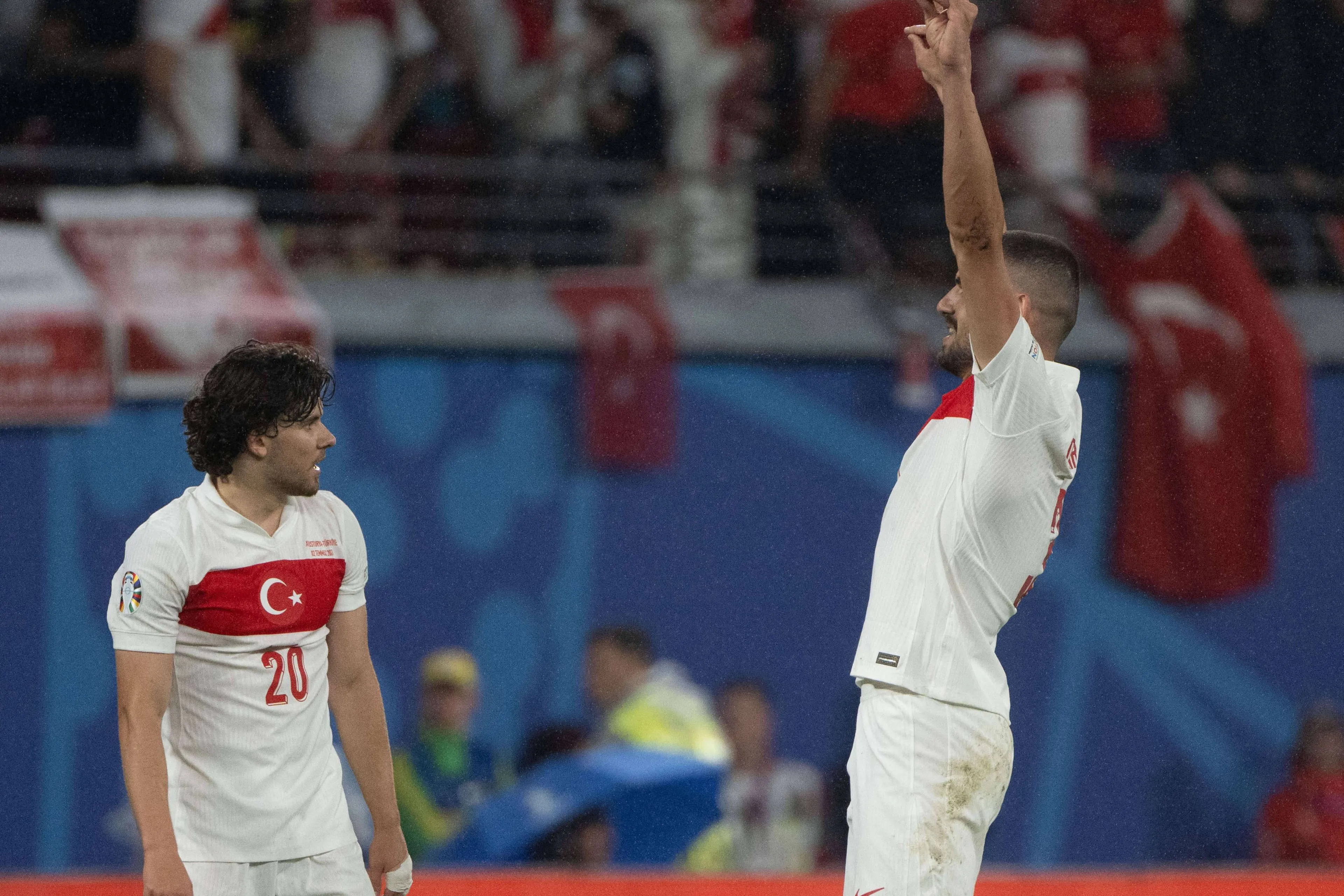 Mogelijk wéér een uitvallende ster tegen Oranje: UEFA onderzoekt verboden juichgebaar Turk