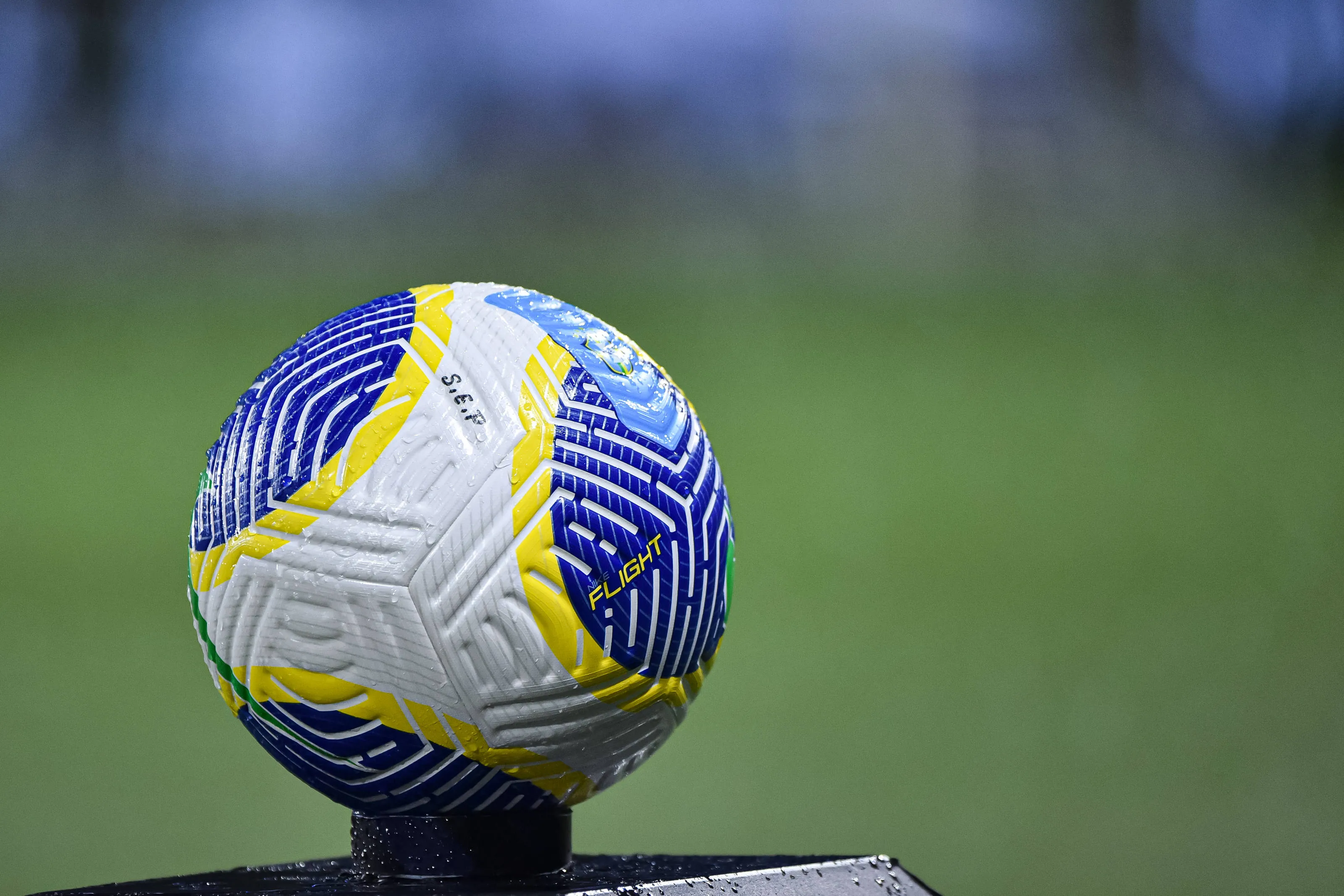 Brazilië geschokt: Politieagent schiet op speler na voetbalwedstrijd
