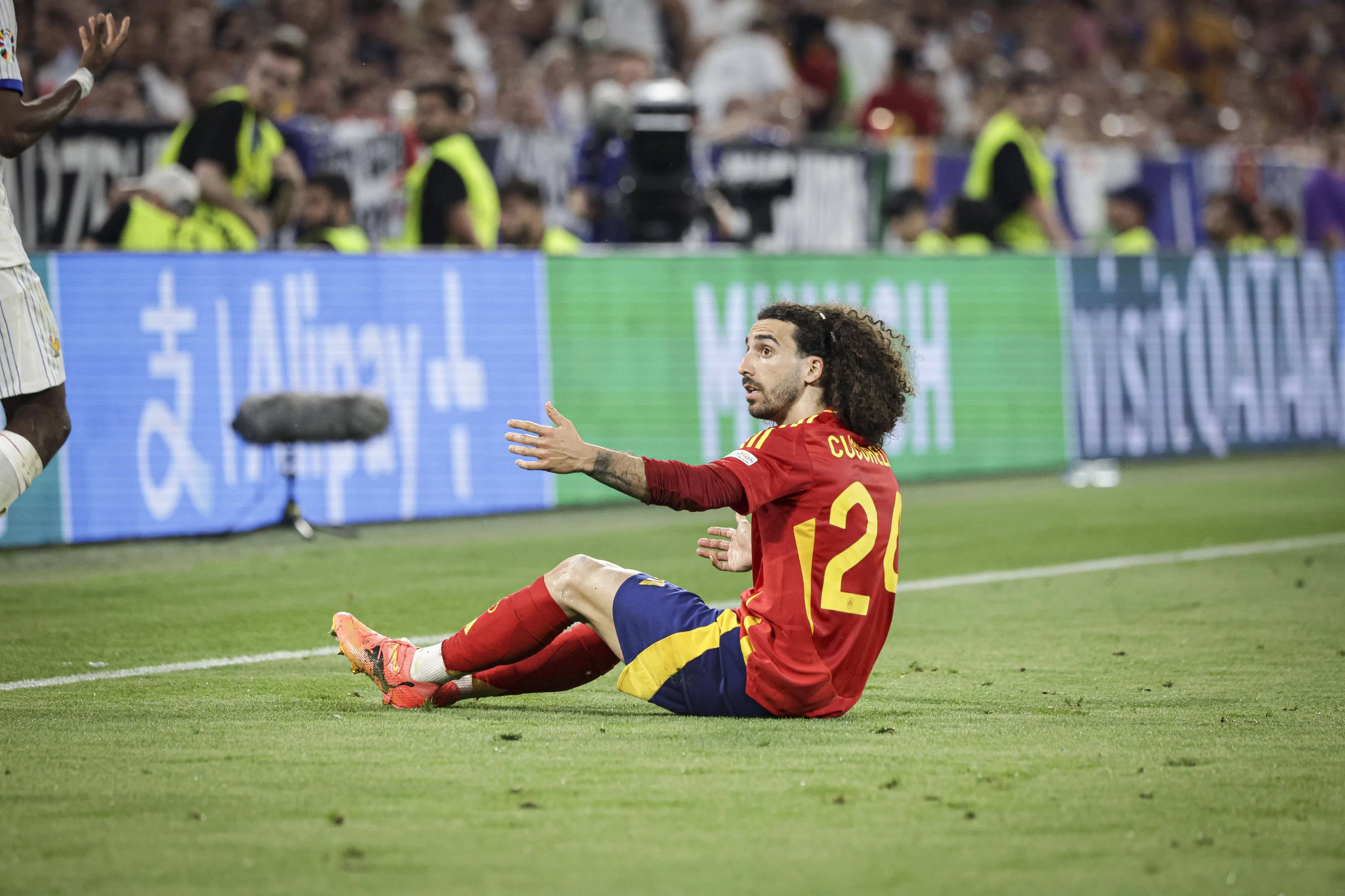 Spanje spreekt schande van uitfluiten speler: 'Niemand verdient dit'