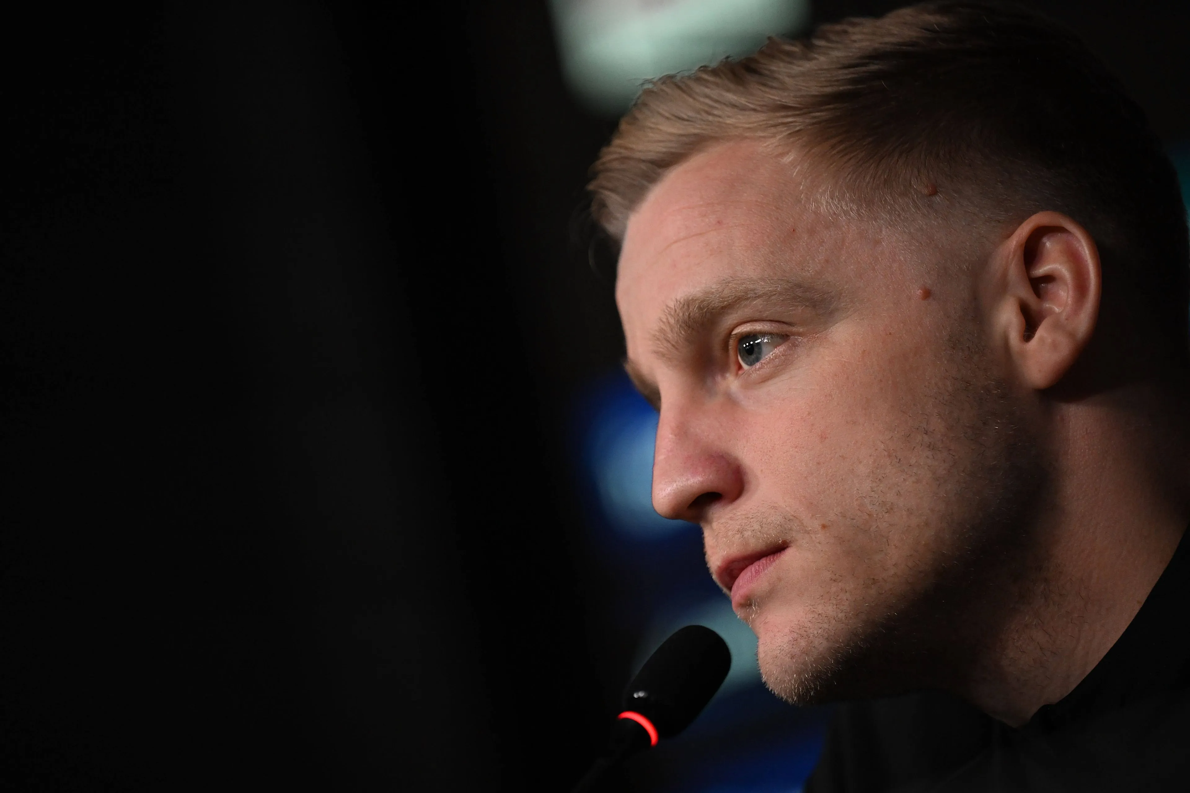 Van de Beek in gesprek met United over vertrek, club wil geld aan de ex-Ajacied verdienen