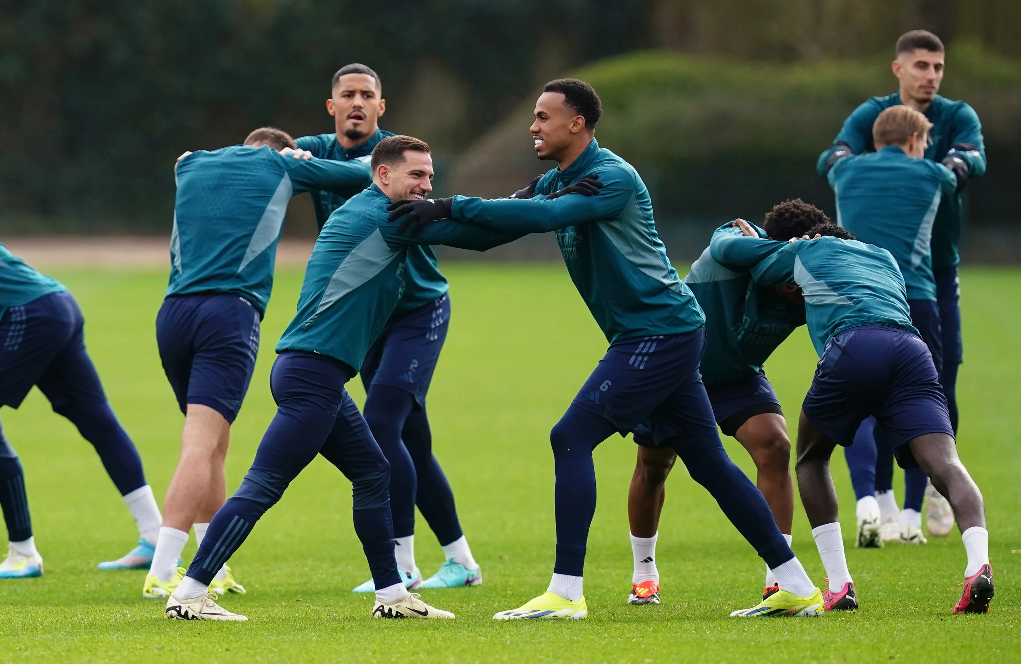 Ajax in gesprek met oud-speler van Arsenal, concurrentie loert