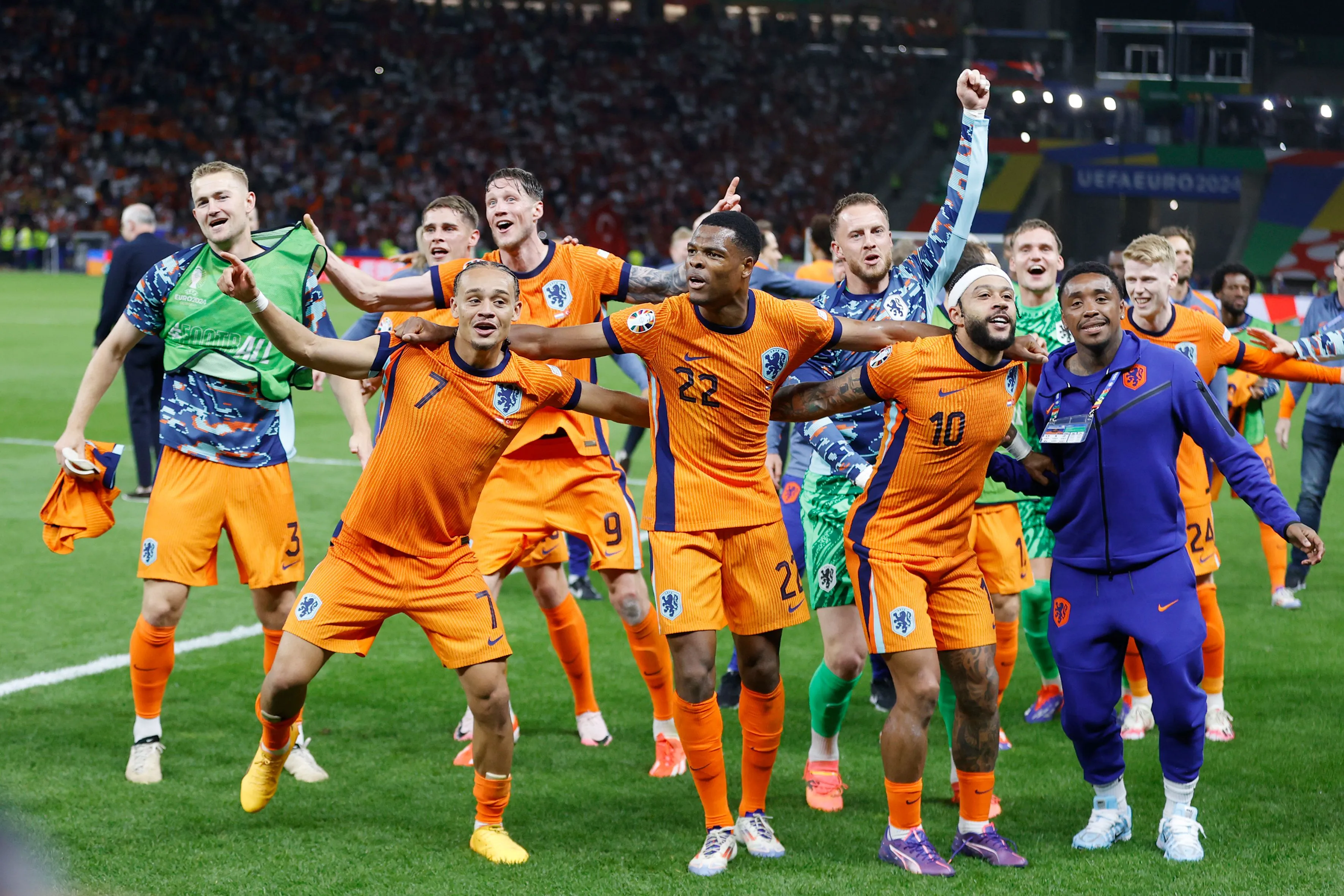 Oranje-spelers reageren na winst op Turkije: 'Geloof in iets bijzonders'