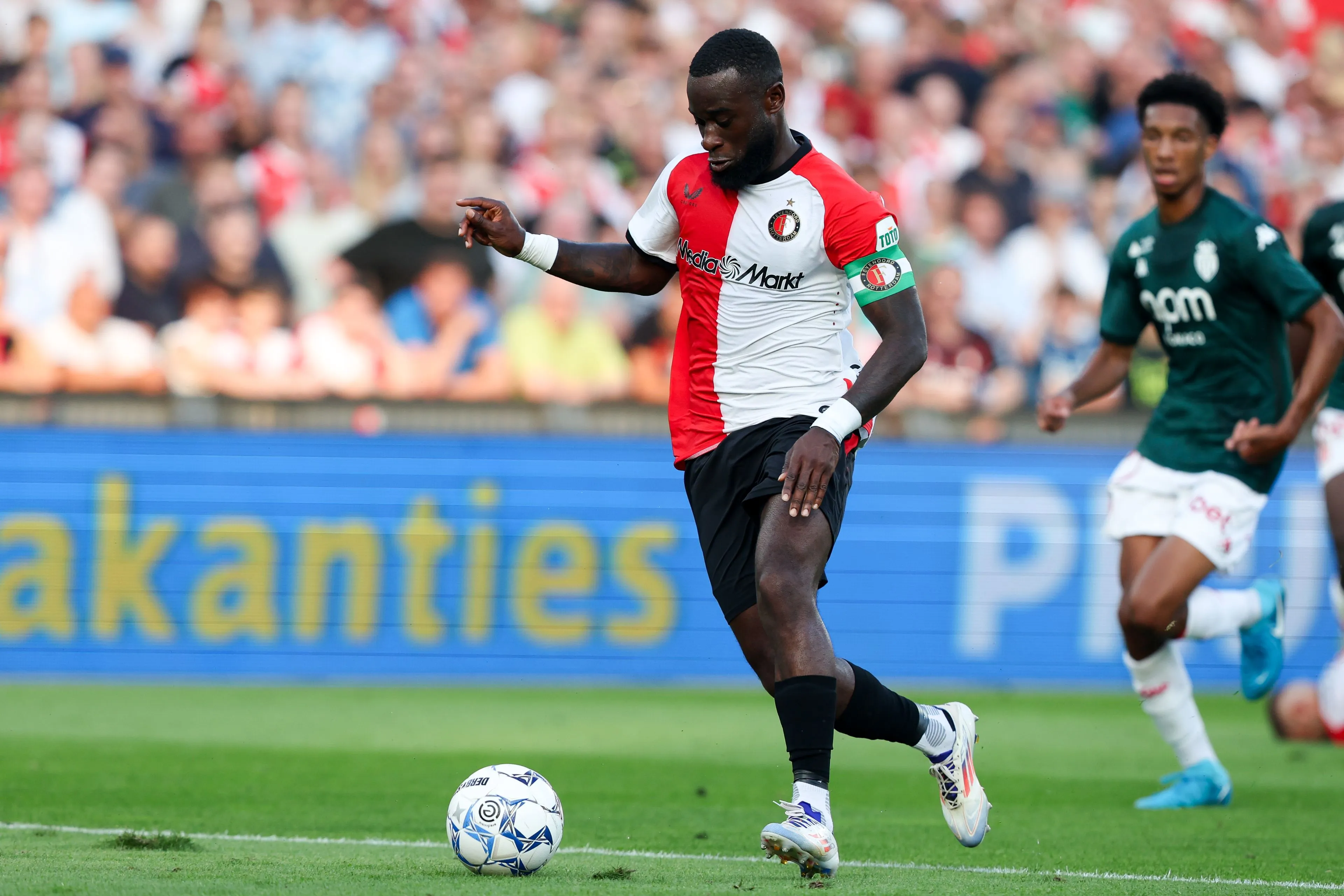 Feyenoord in gesprek met grote Premier League-club om overname Geertruida