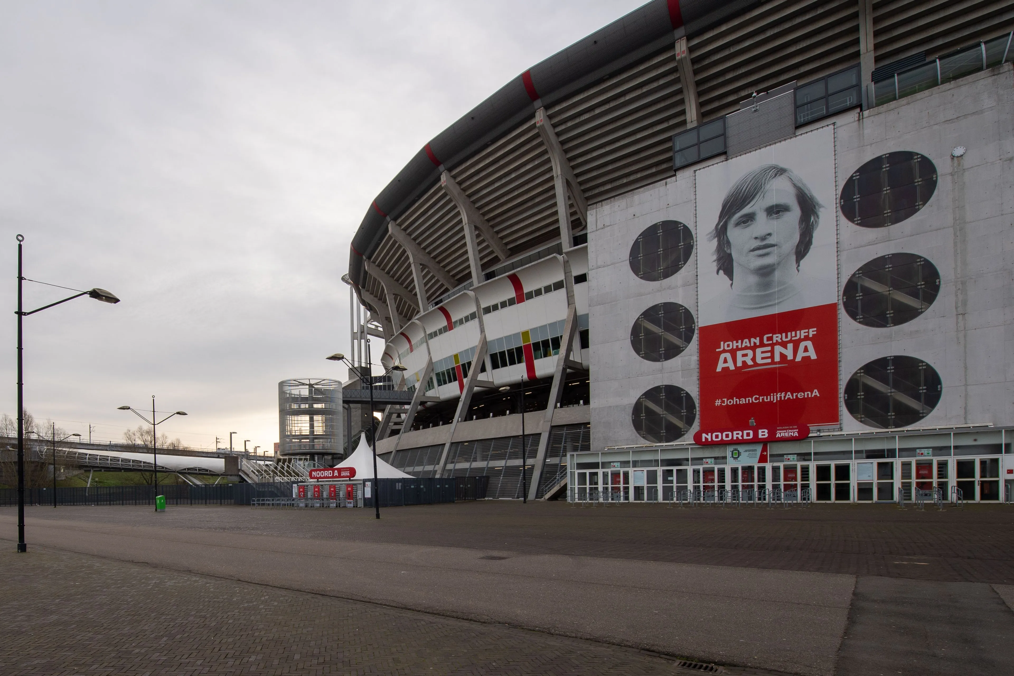 Ajax speelt wéér niet, wedstrijd tegen FC Utrecht afgelast wegens politiestaking