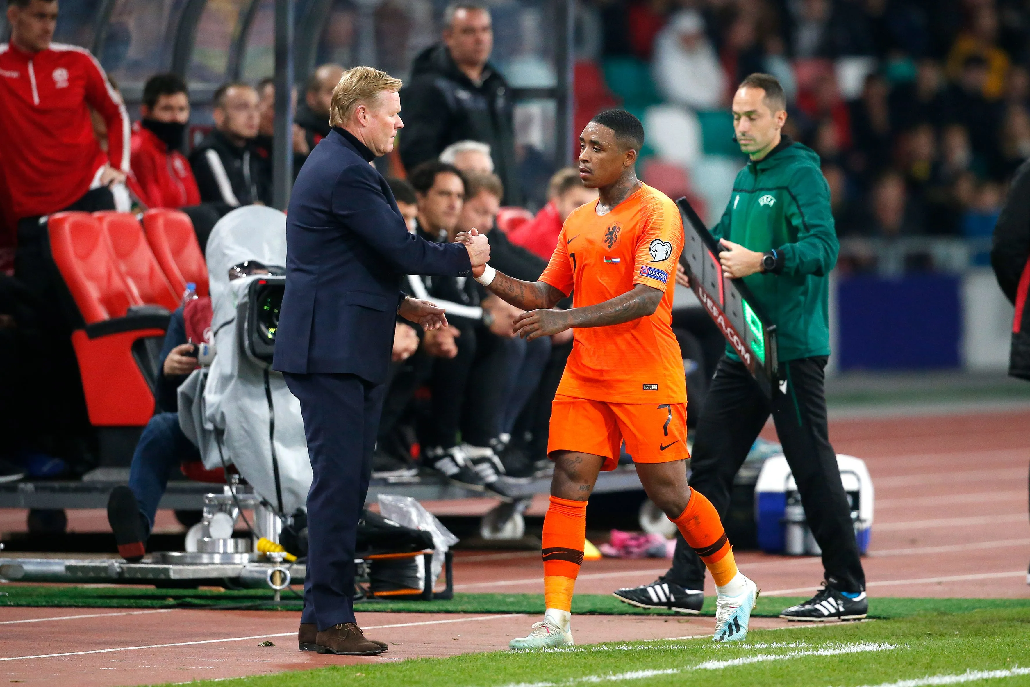Koeman keihard voor Bergwijn na stap richting Al-Ittihad: 'Dat boek is dicht'