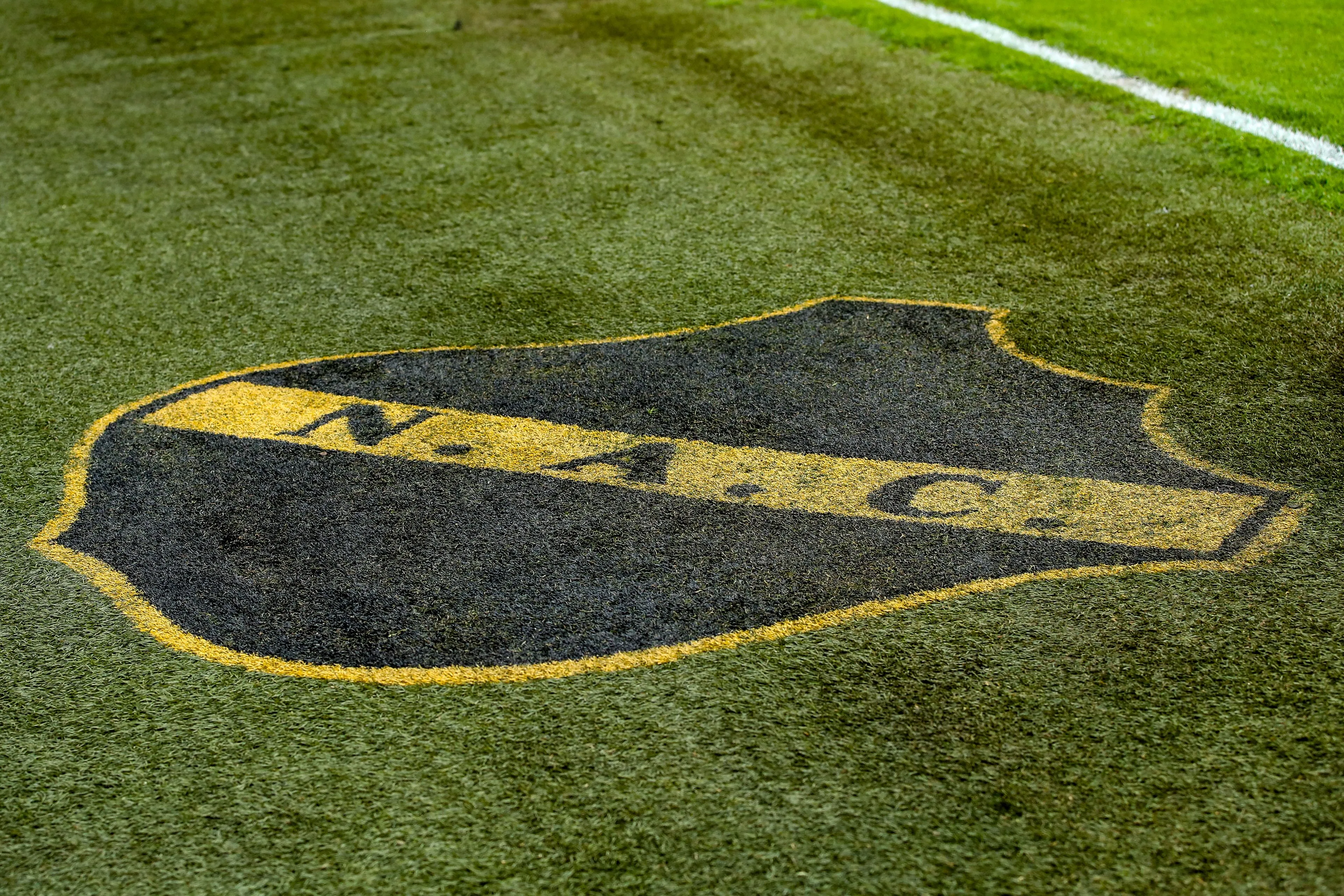 NAC wil hoge straffen voor eigen supporters na wangedrag in De Kuip