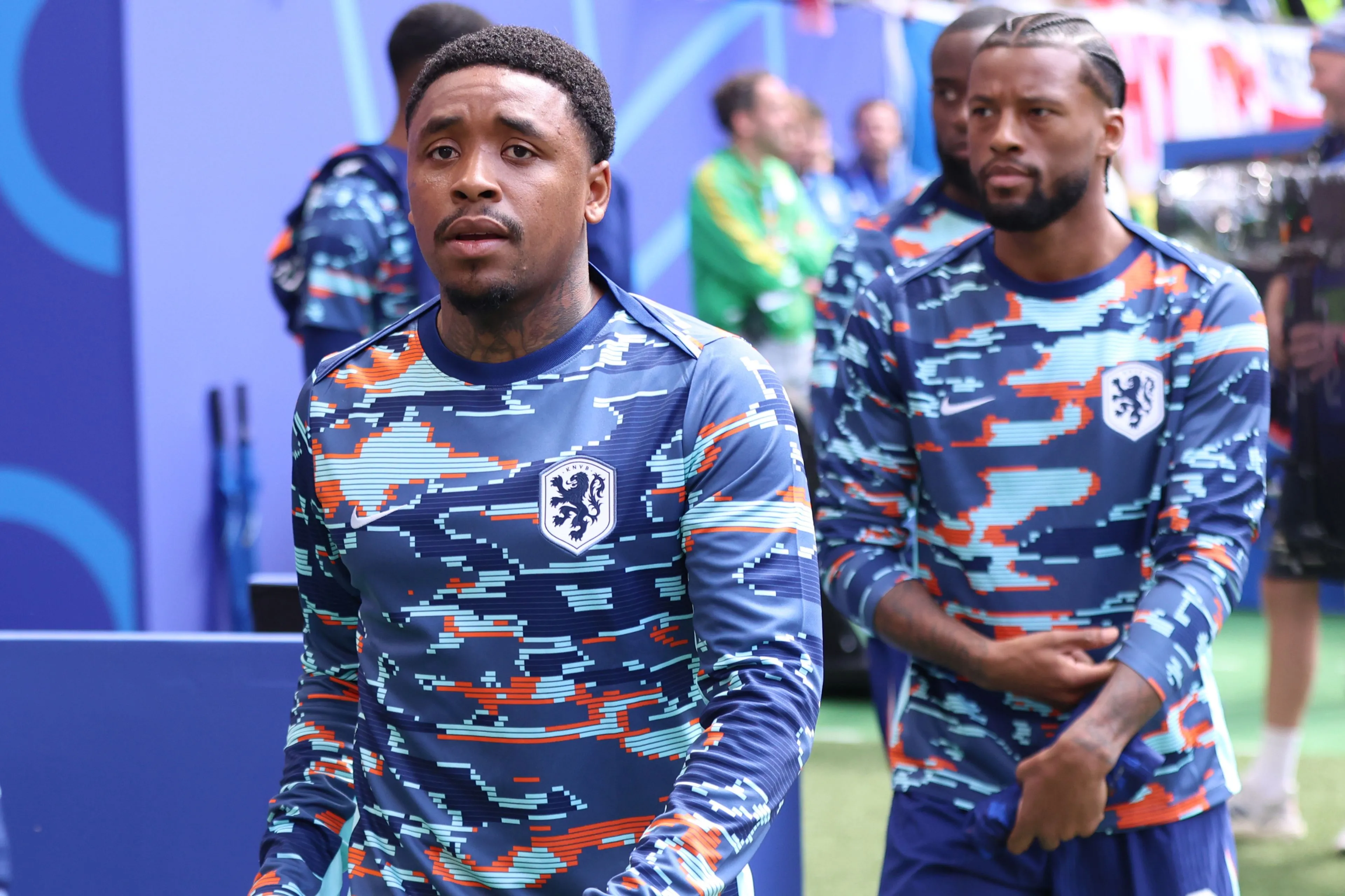 Van der Gijp en Derksen kijken met open mond naar transfer Bergwijn: 'Dat kan zijn ego niet aan'
