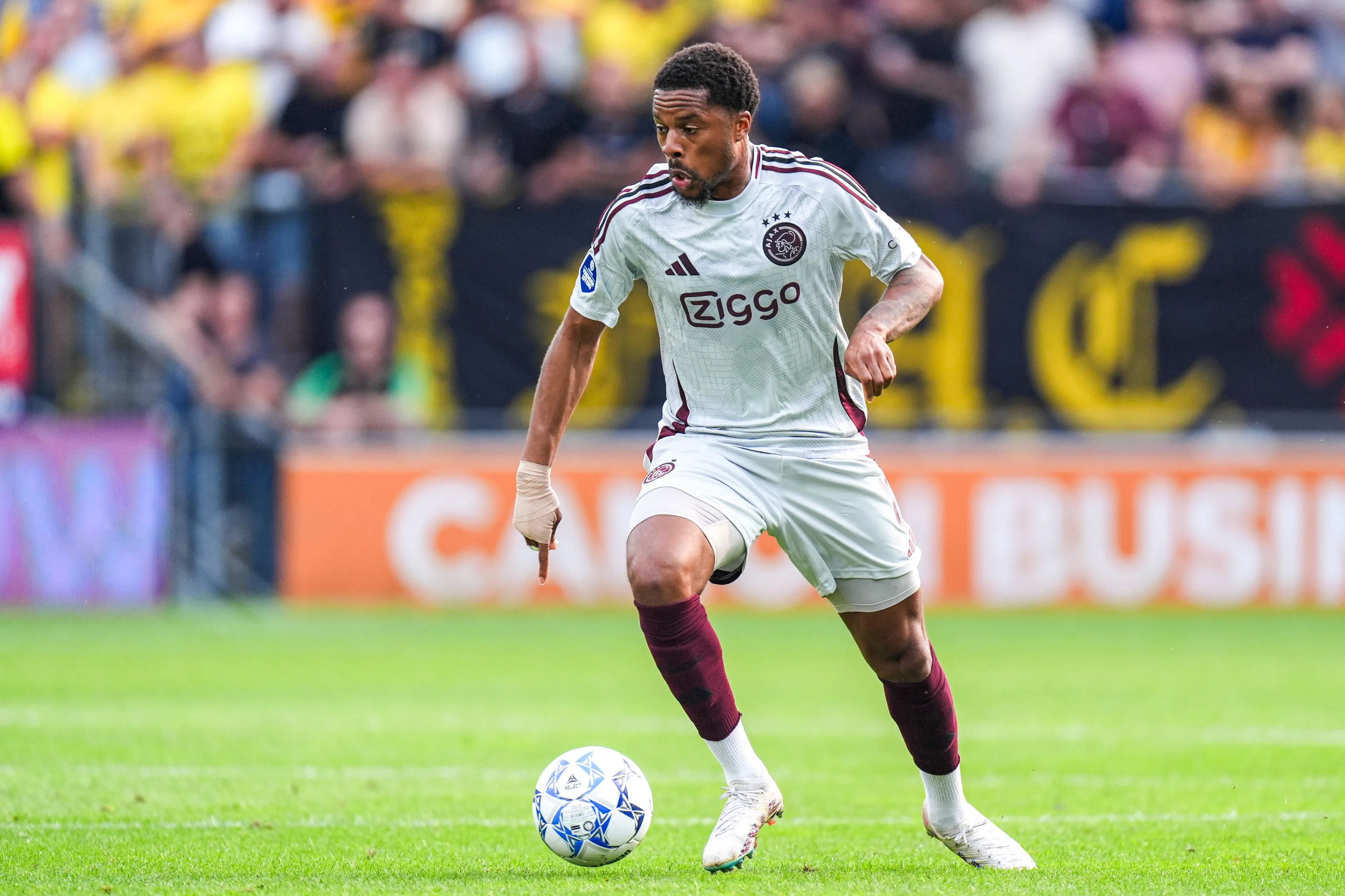 Akpom mogelijk alsnog weg bij Ajax, Griekse club meldt zich voor Engelsman