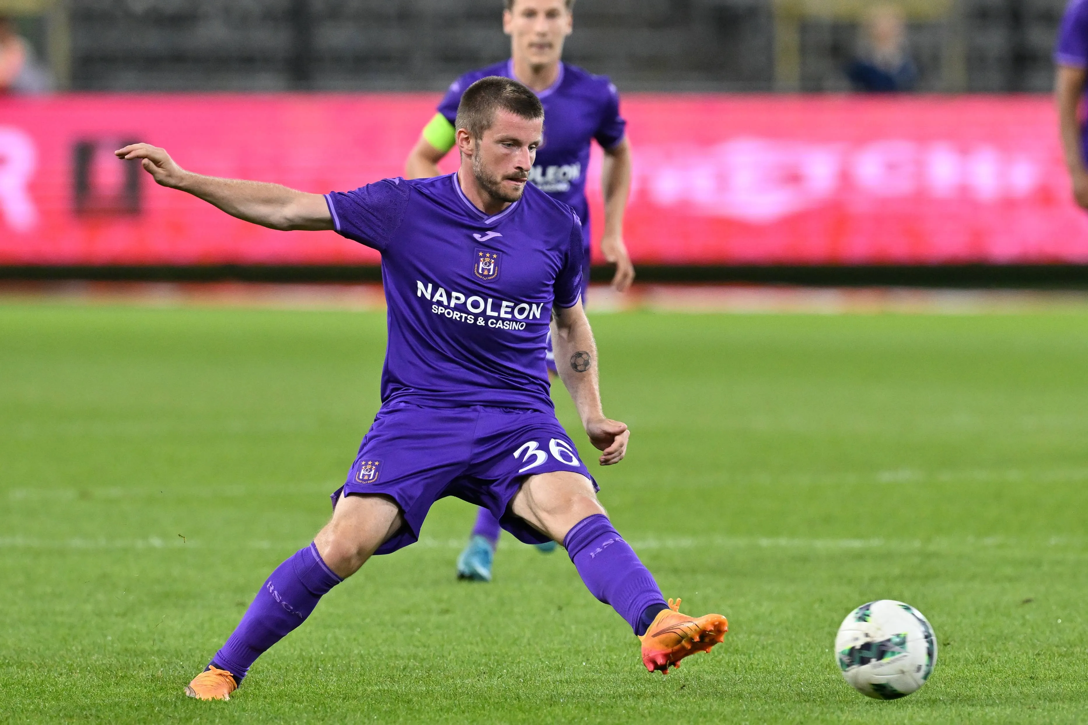 Feyenoord meldt zich bij Anderlecht voor bekende rechtsbuiten van Priske