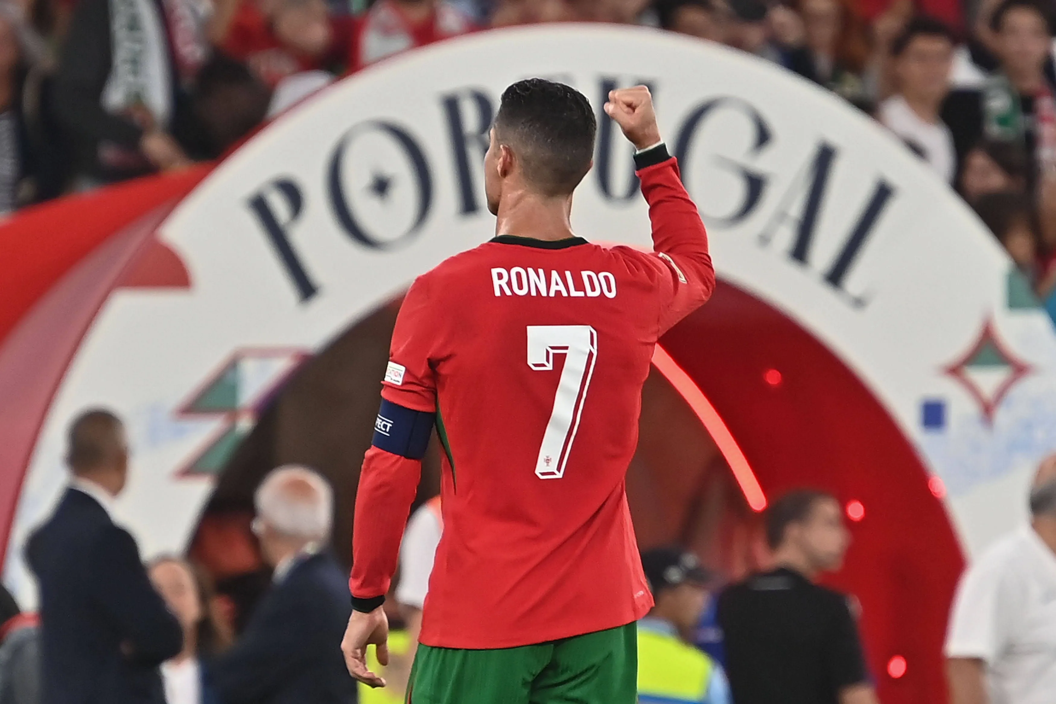 Ronaldo weer cruciaal voor Portugal: 'Hij wil er duizend maken'