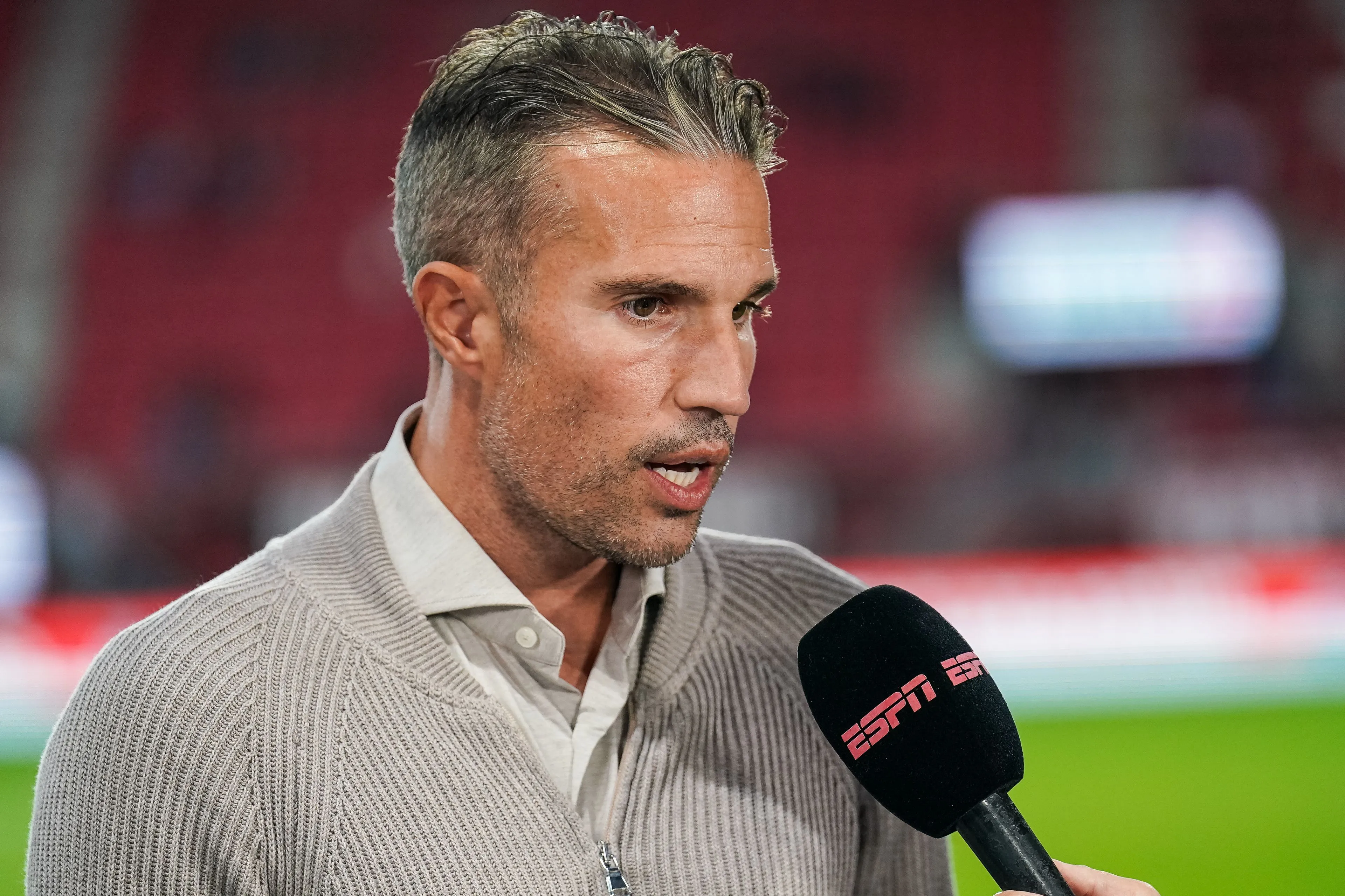 Van Persie baalt van uitslag bij Twente en zet vraagtekens bij penalty: 'Ben geen scheidsrechter'