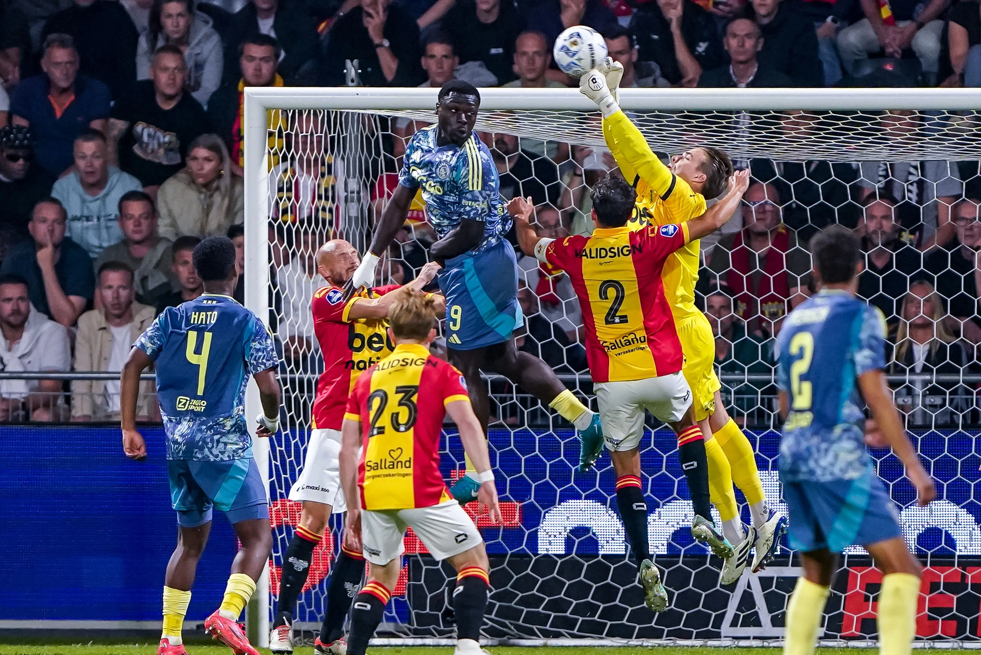 Onzuiver Ajax speelt met 1-1 gelijk op De Adelaarshorst