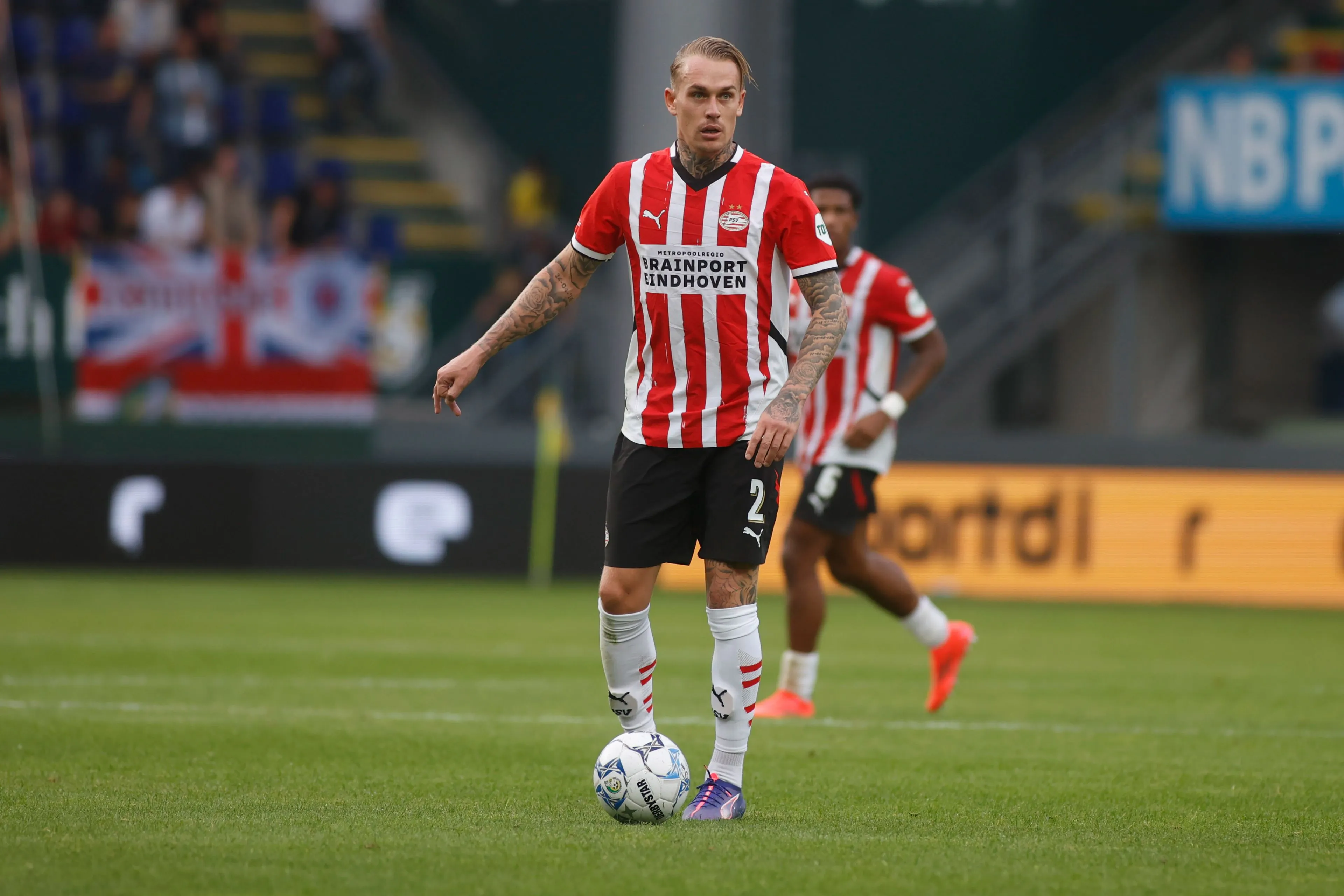 Karsdorp voelt zich heerlijk bij PSV: 'Ook al ben ik een Feyenoorder'