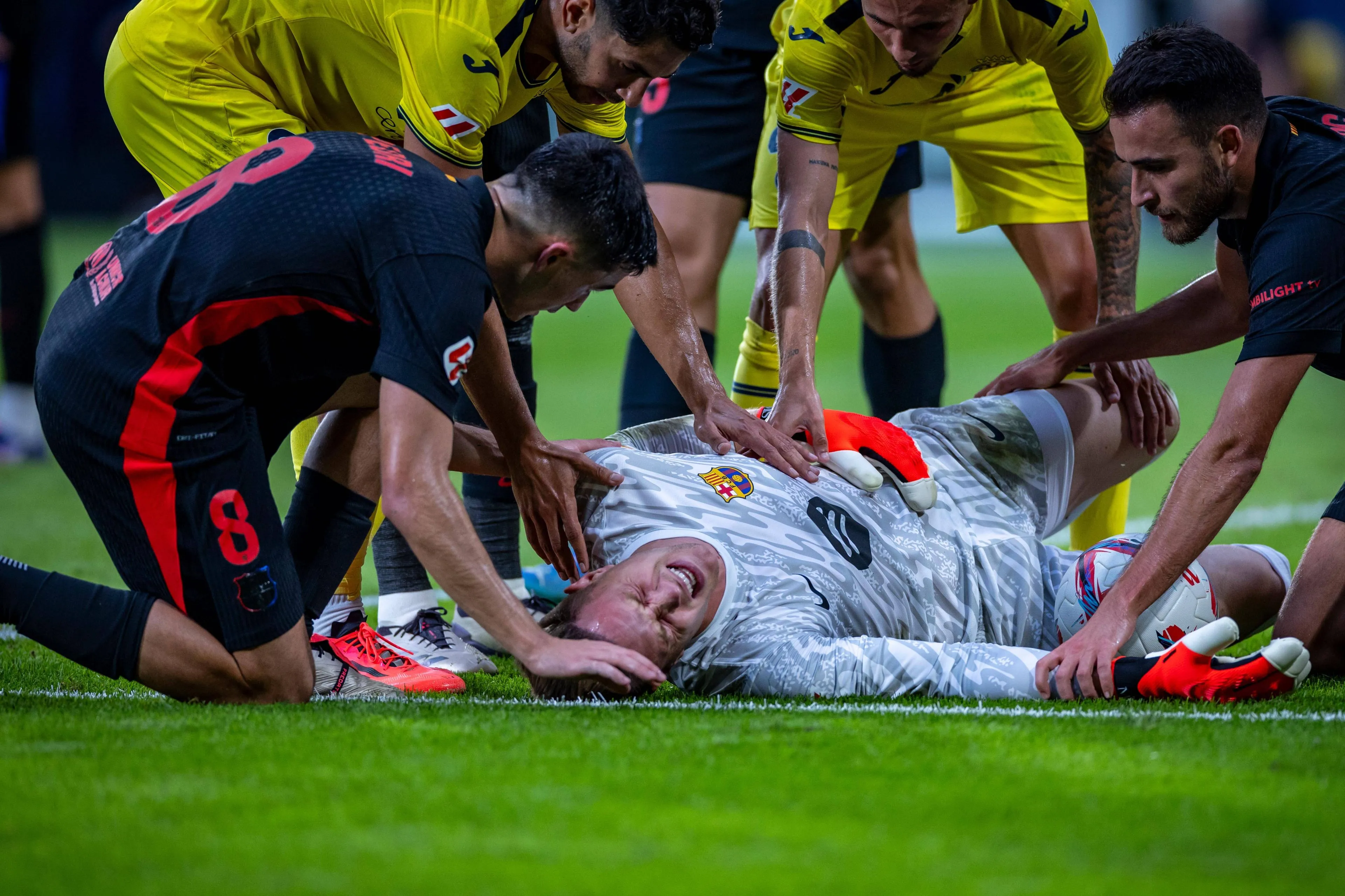 Dreun voor FC Barcelona: 'Ter Stegen waarschijnlijk acht maanden geblesseerd'