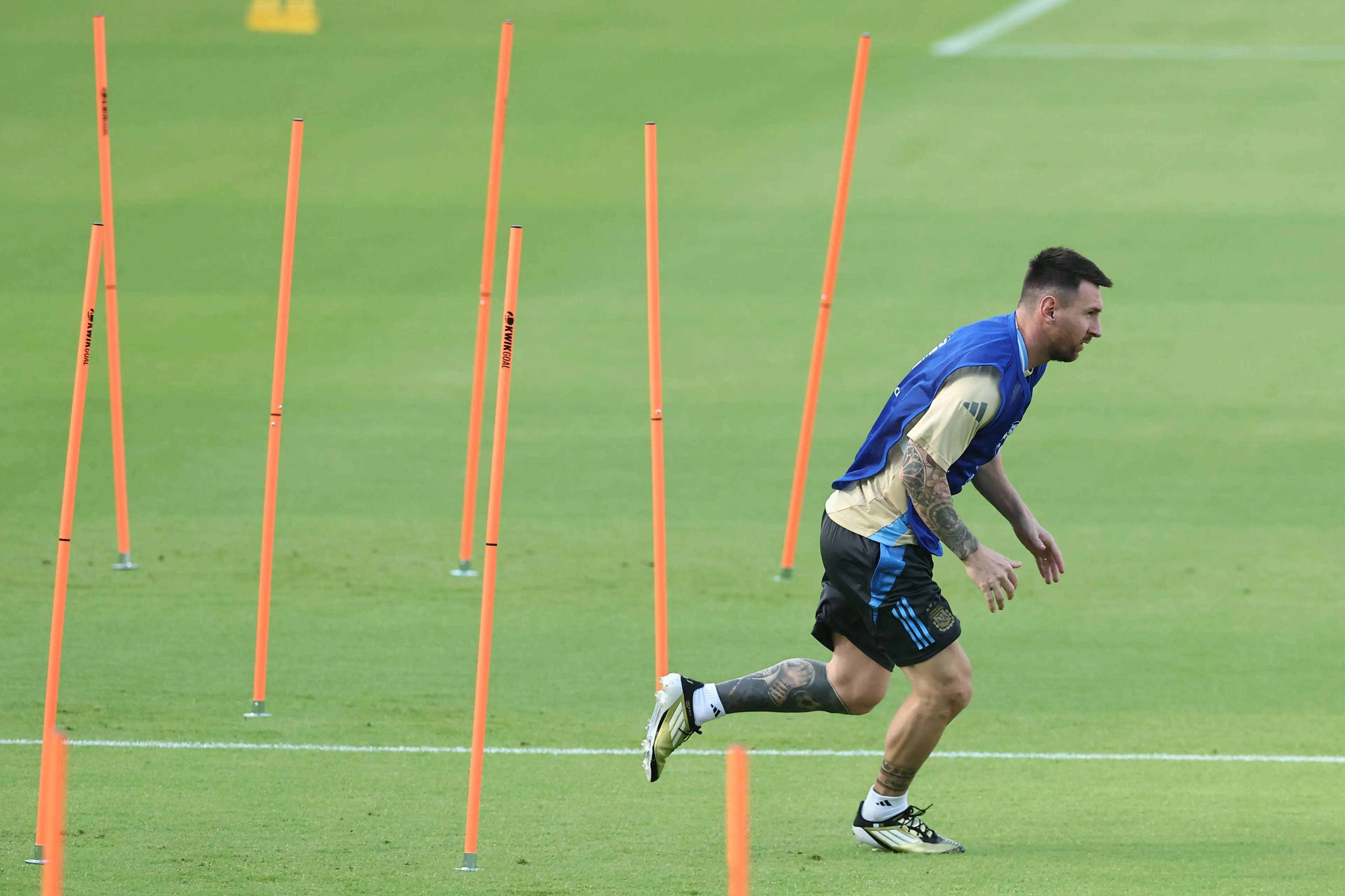 Messi traint weer met Argentinië, orkaan brengt zorgen mee voor wereldkampioen