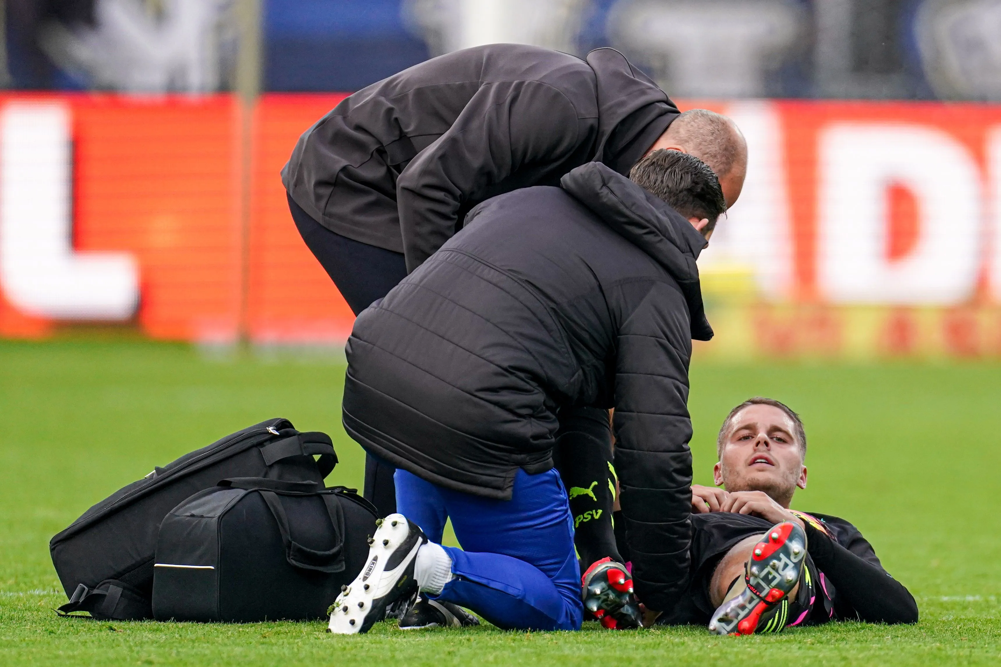 Blessure Veerman is serieus, Volendammer zeker een maand langs de kant