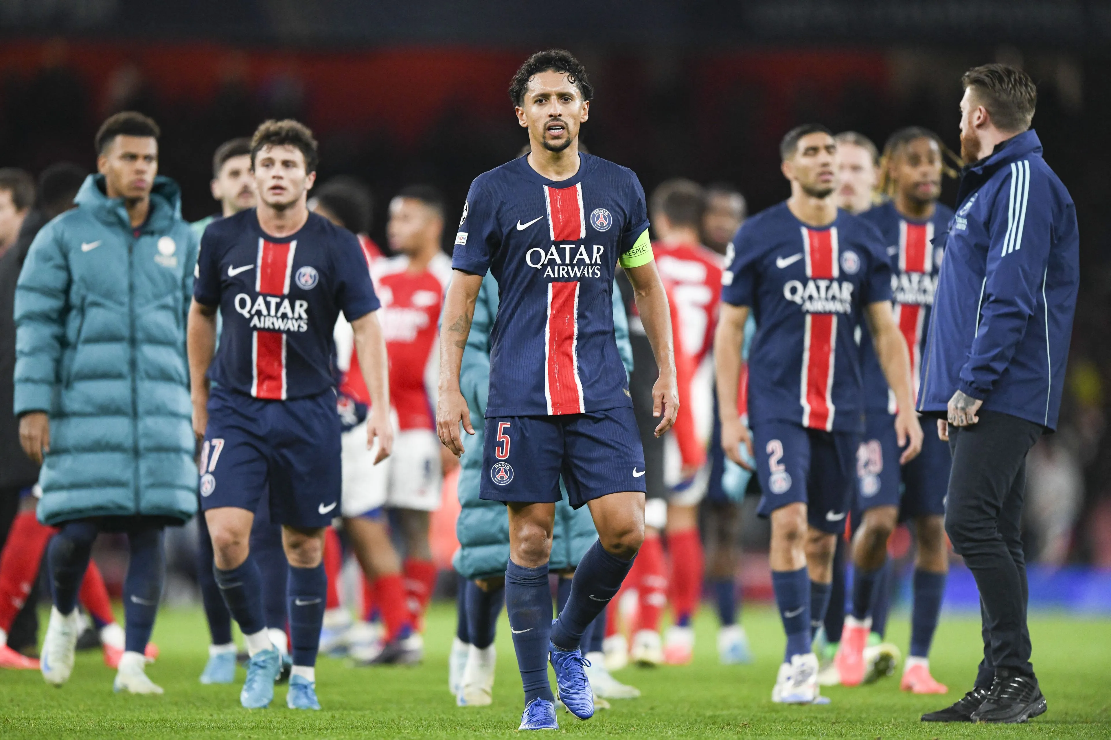 PSG lamgeslagen door ijzersterk Arsenal: 'Geen idee wanneer we weer de oude zijn'