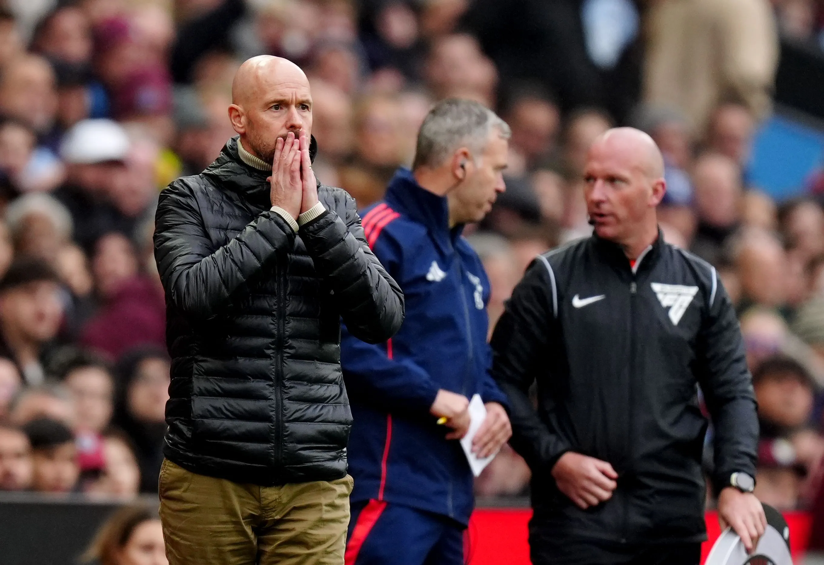 Ten Hag gaat 'gewoon' verder ondanks stijgende druk